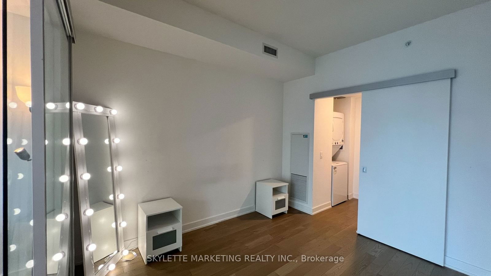 25 Richmond St E, unit 2213 for rent