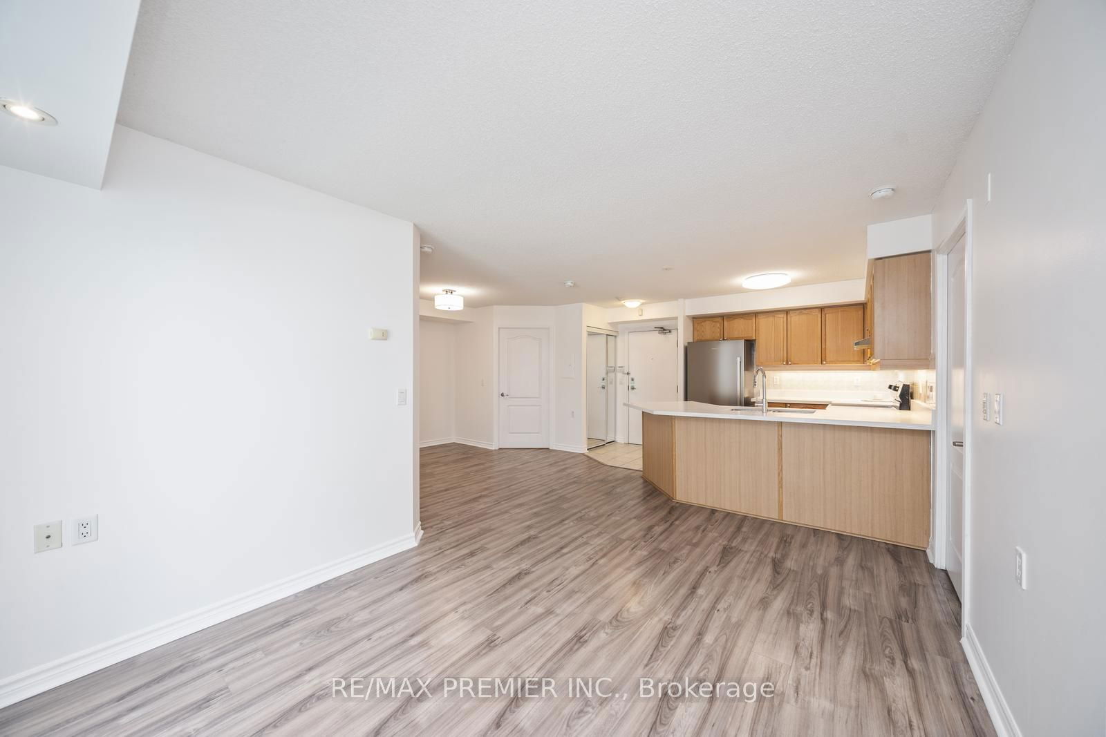 890 Sheppard Ave W, unit 213 for sale