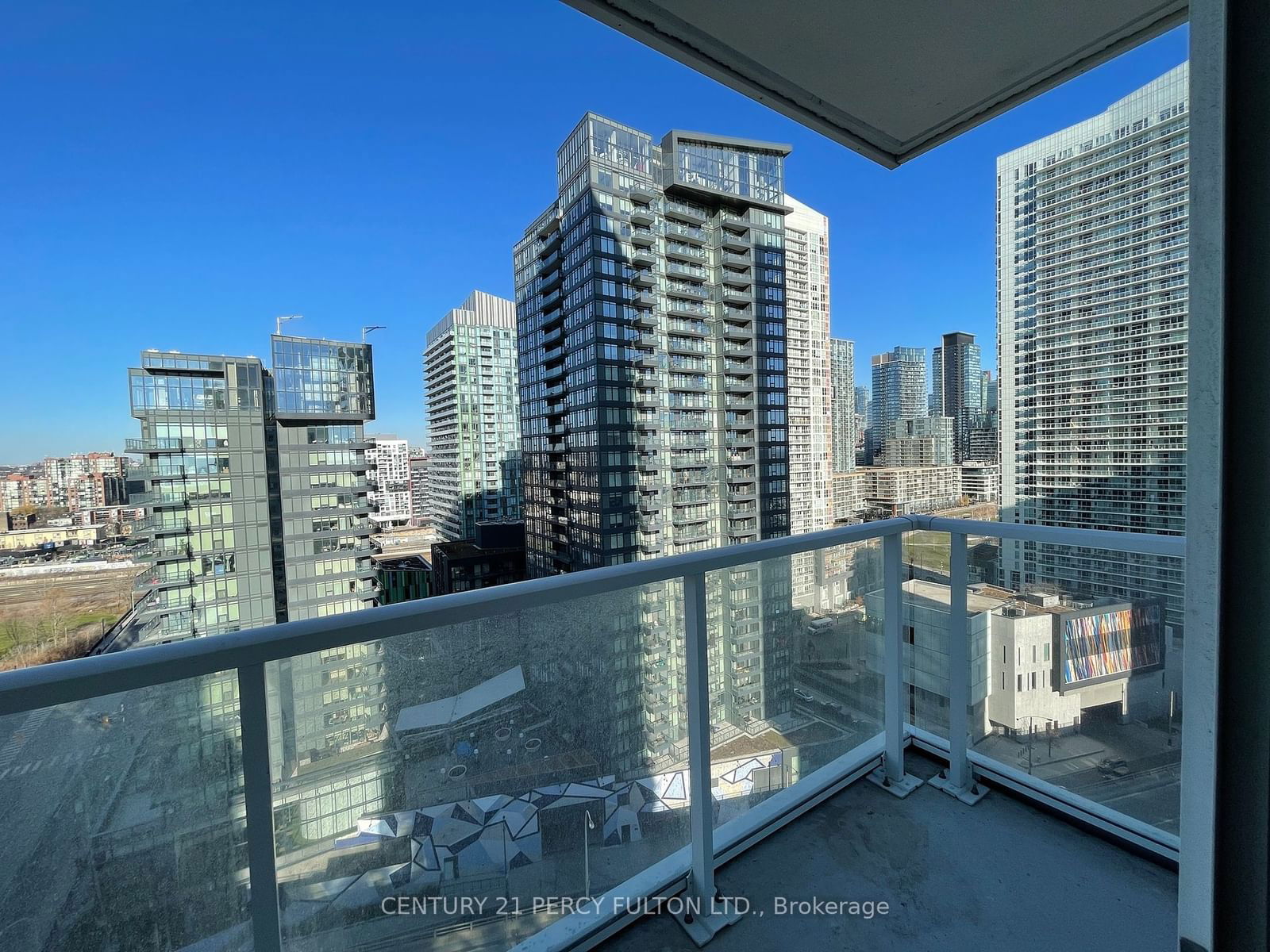 19 Bathurst St, unit 2105 for rent