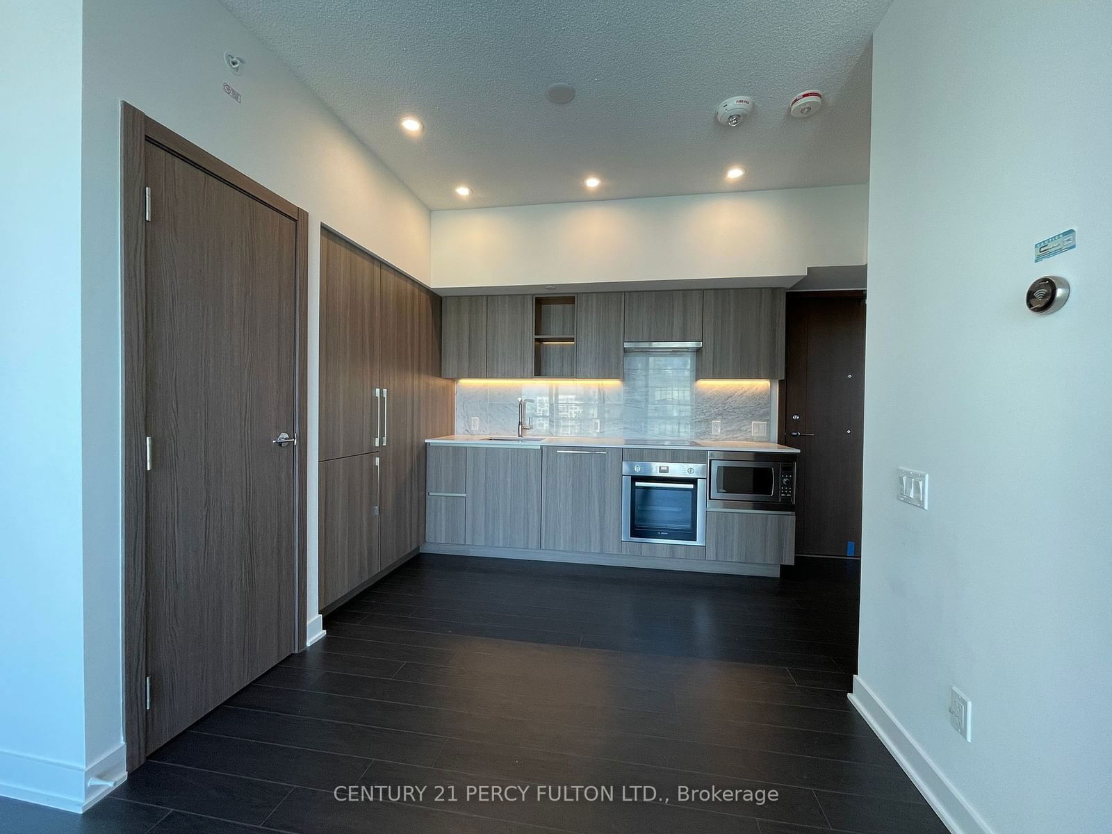 19 Bathurst St, unit 2105 for rent