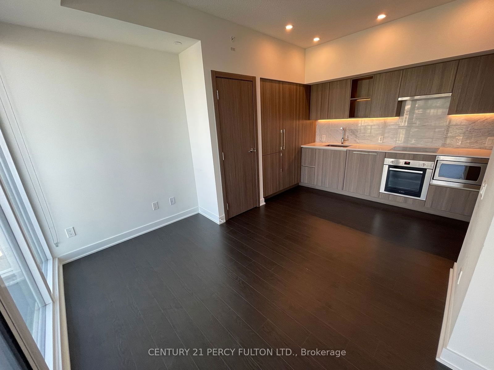 19 Bathurst St, unit 2105 for rent