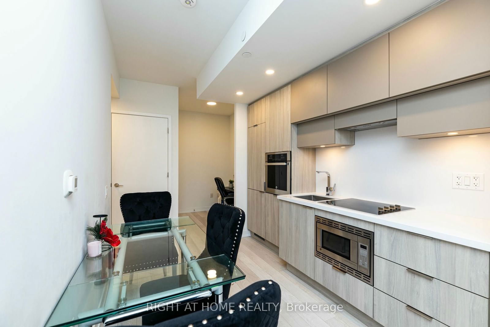 39 Roehampton Ave, unit 1301 for rent