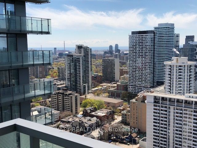 28 Wellesley St E, unit 3205 for sale