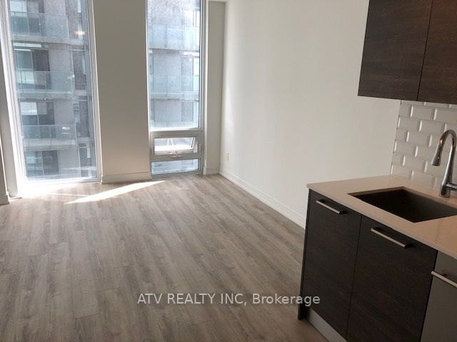 28 Wellesley St E, unit 3205 for sale