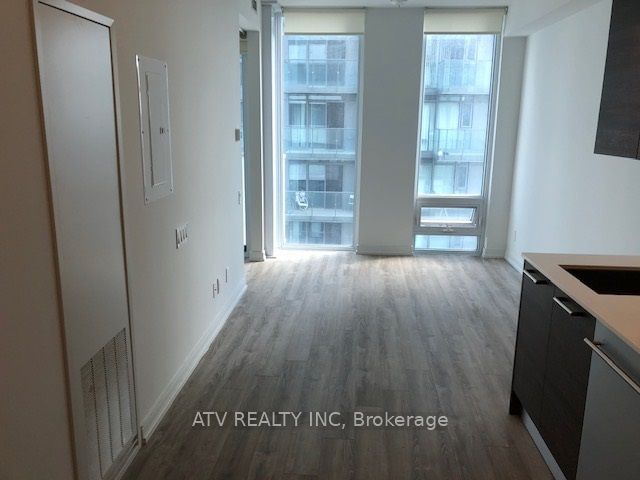 28 Wellesley St E, unit 3205 for sale