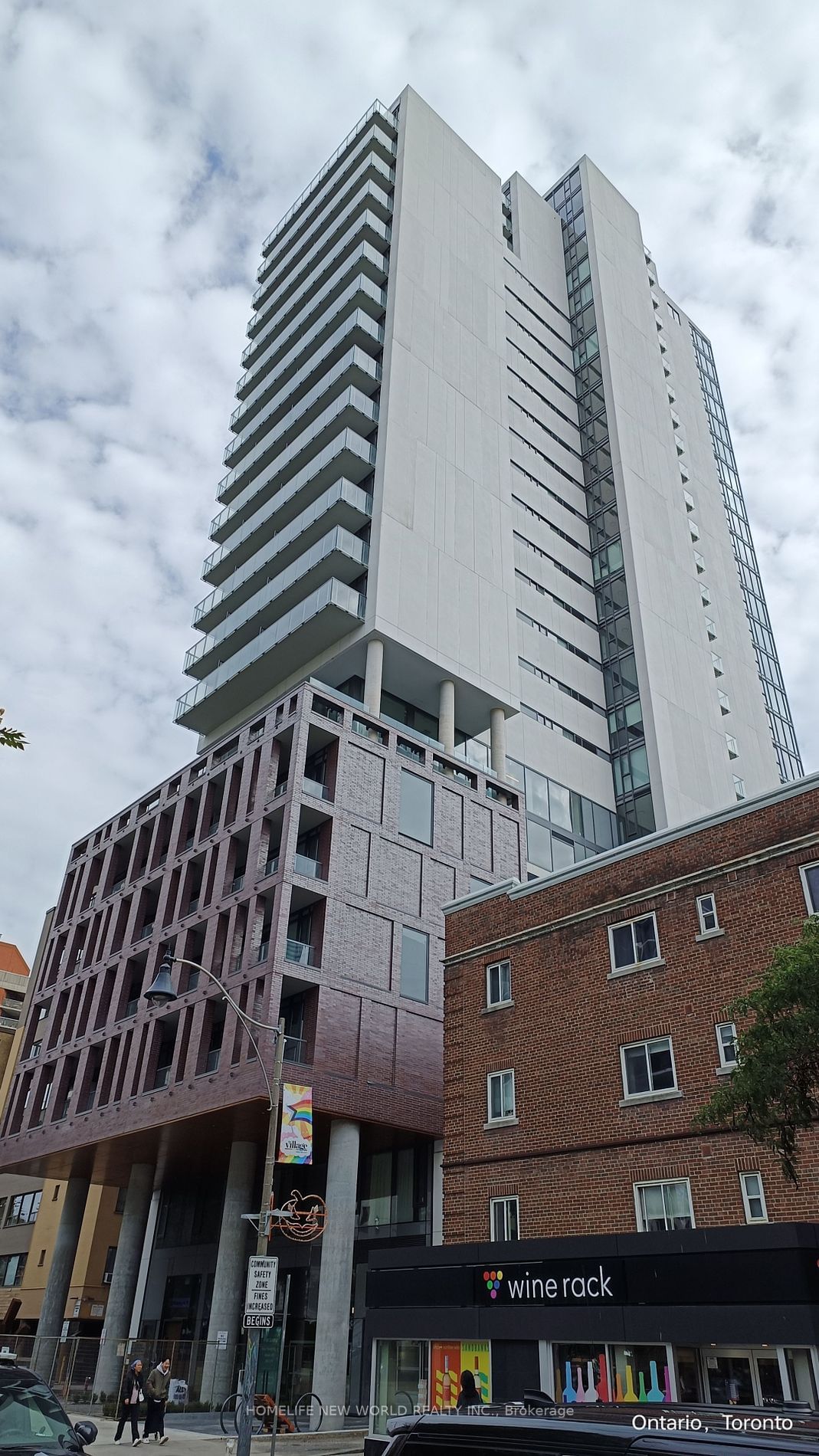 81 Wellesley St E, unit 901 for rent