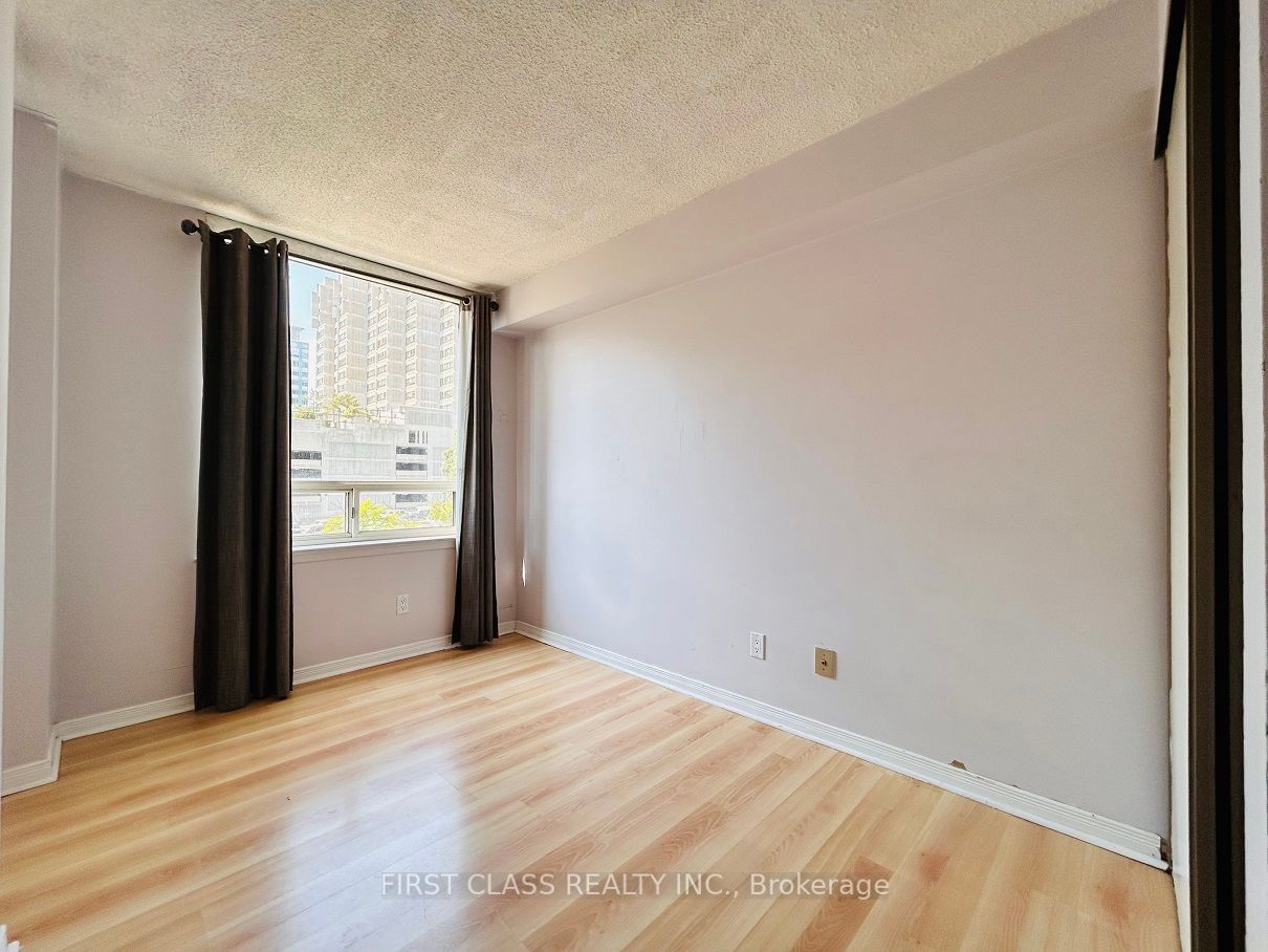 633 Bay St, unit #315 for rent