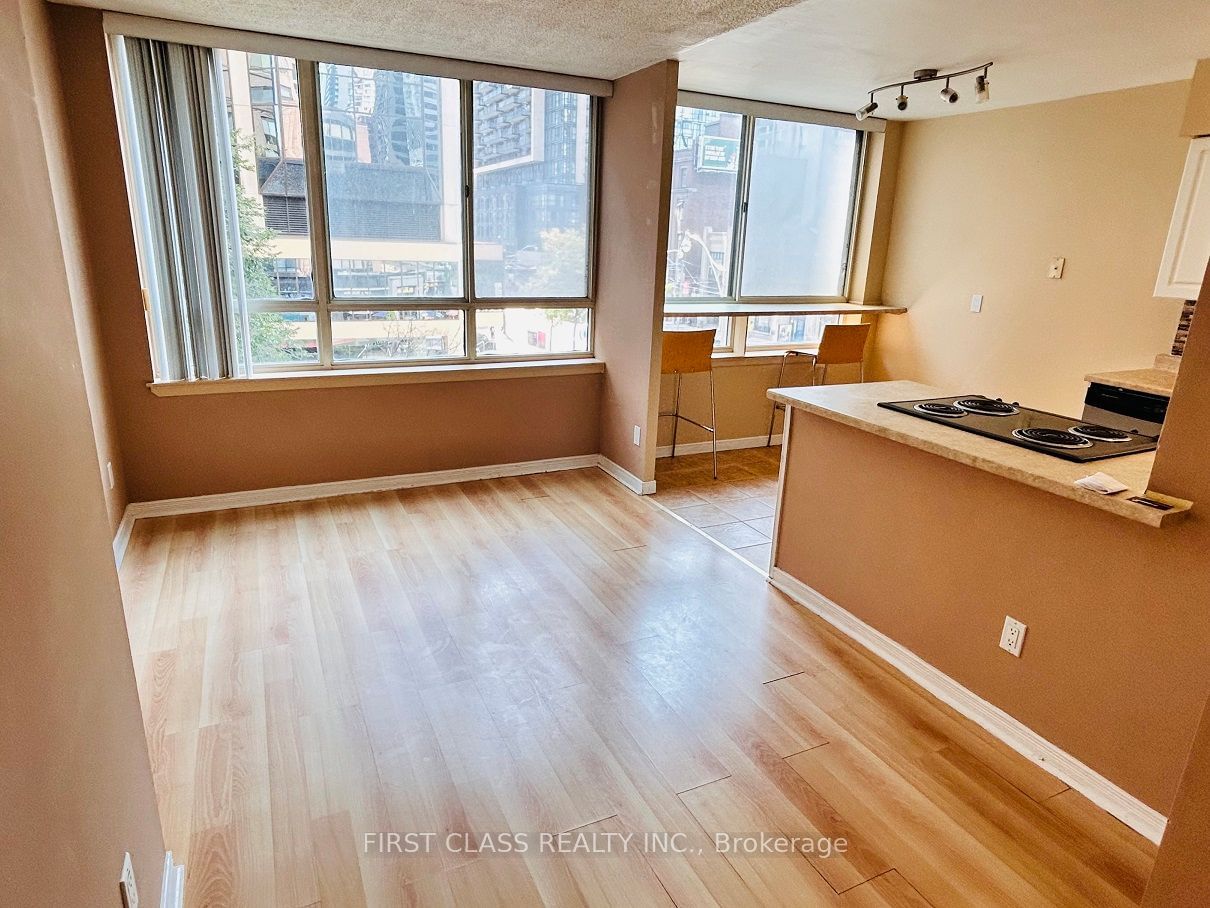 633 Bay St, unit #315 for rent