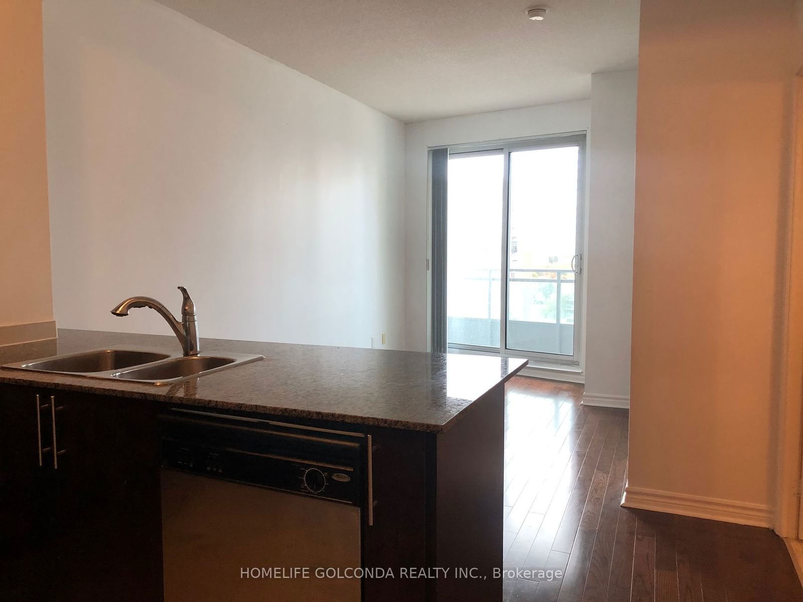 18 Holmes Ave, unit 909 for rent