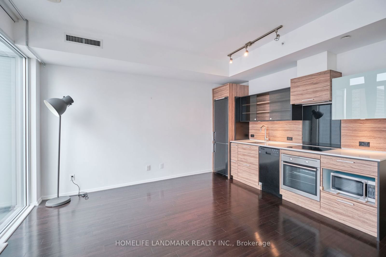 75 St Nicholas St, unit 1509 for rent