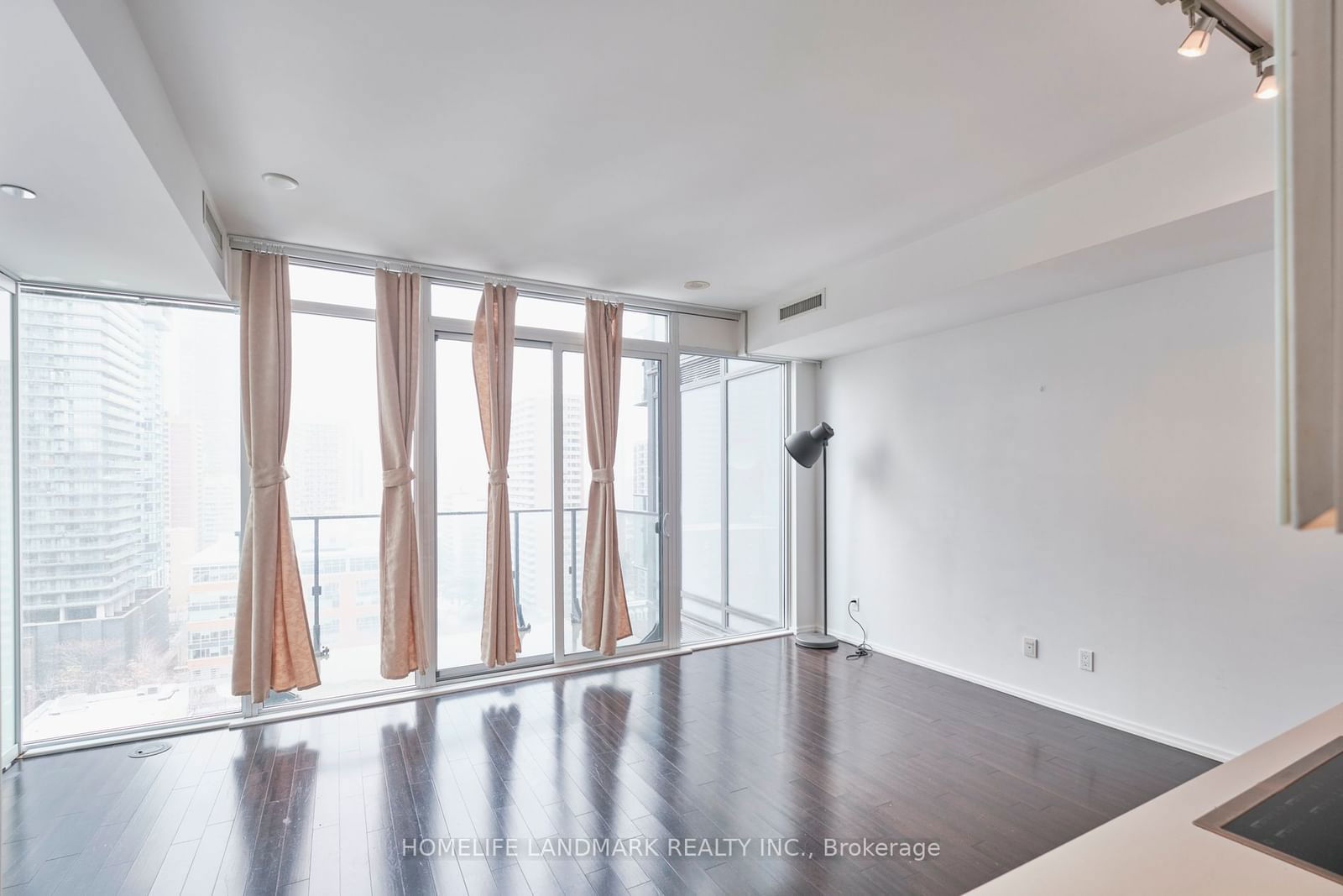 75 St Nicholas St, unit 1509 for rent