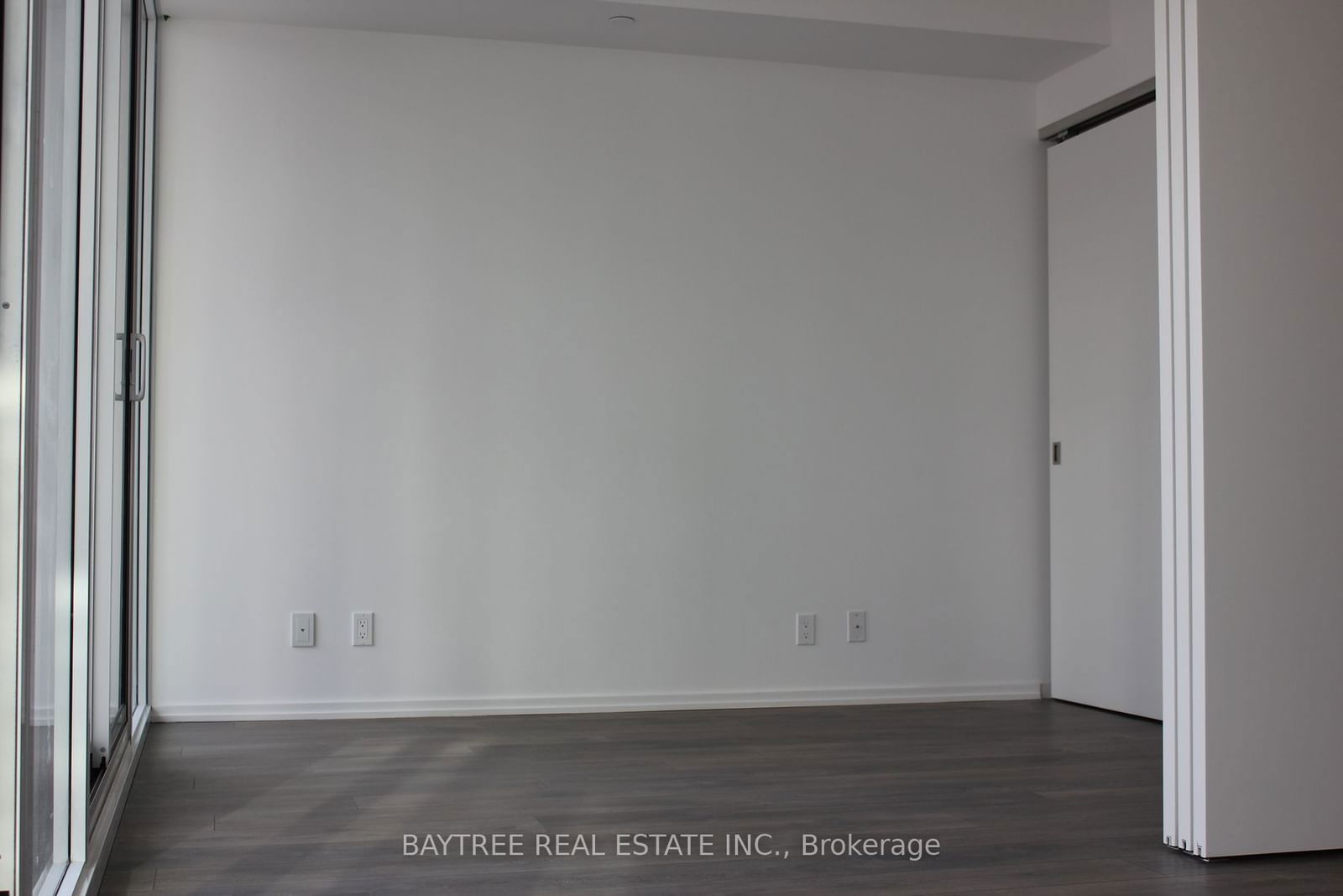 125 Peter St, unit 811 for rent