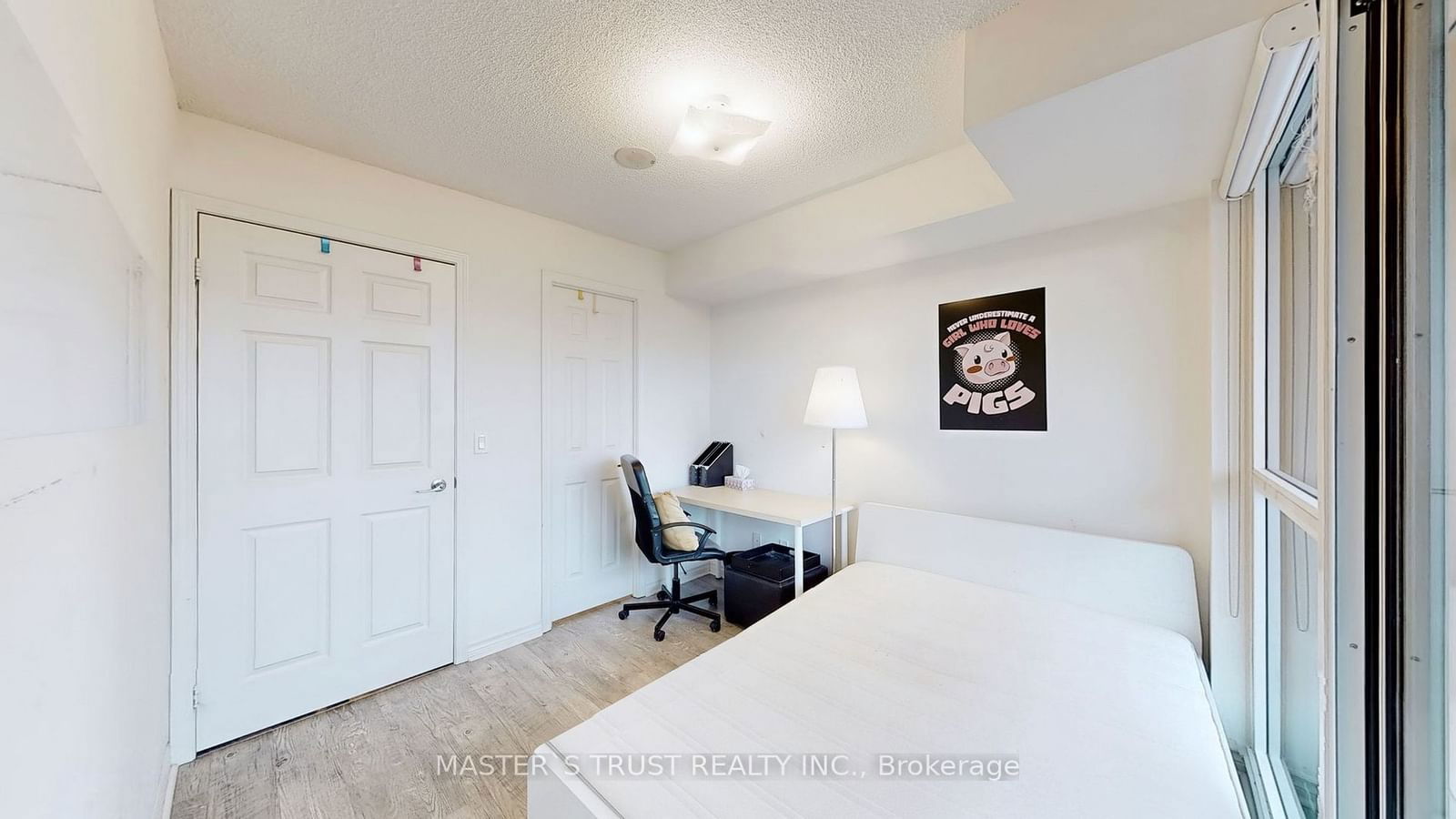 25 Lower Simcoe St, unit 809 for rent