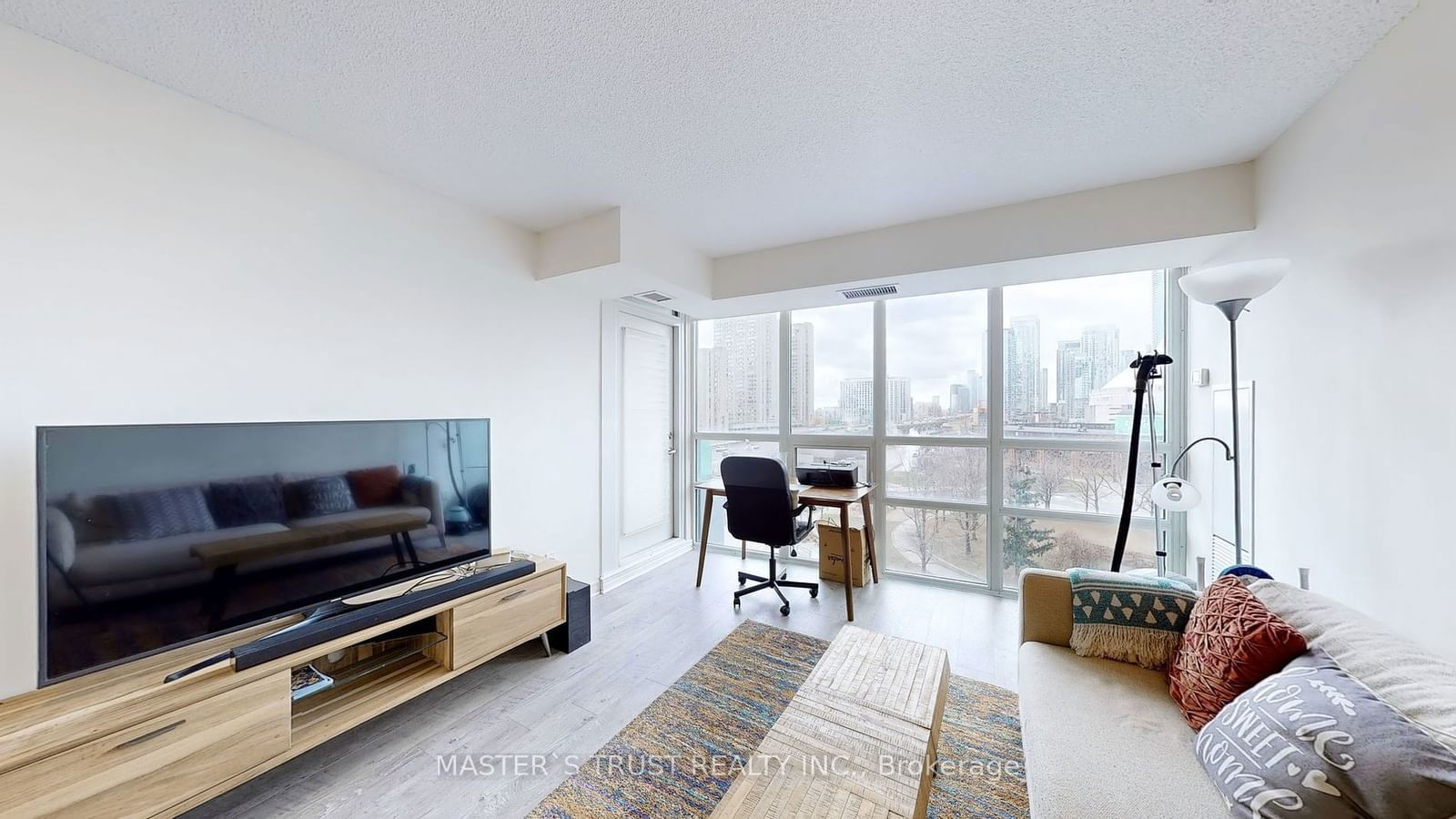 25 Lower Simcoe St, unit 809 for rent