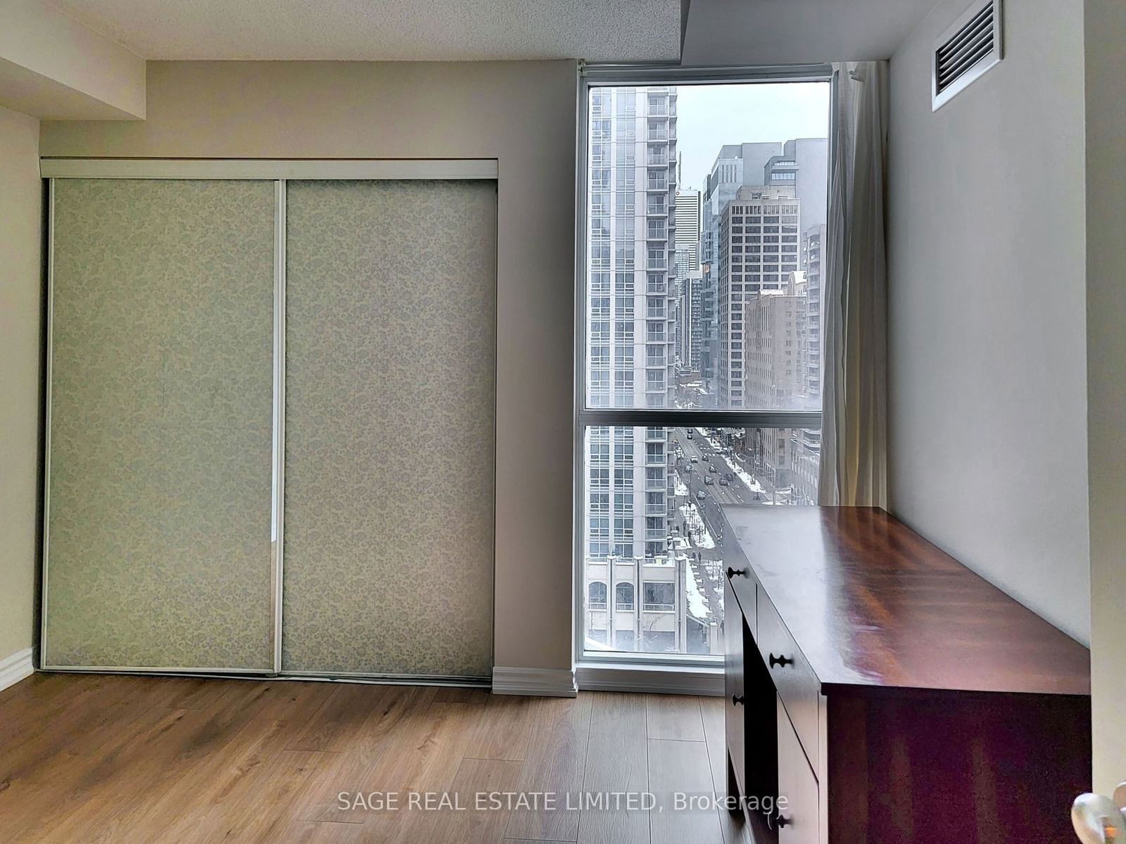 801 Bay St, unit 1505 for rent