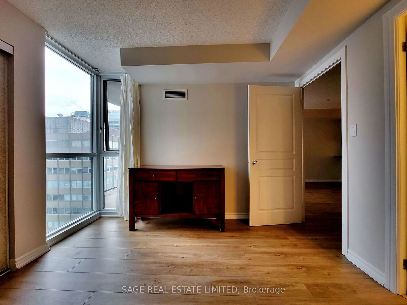 801 Bay St, unit 1505 for rent