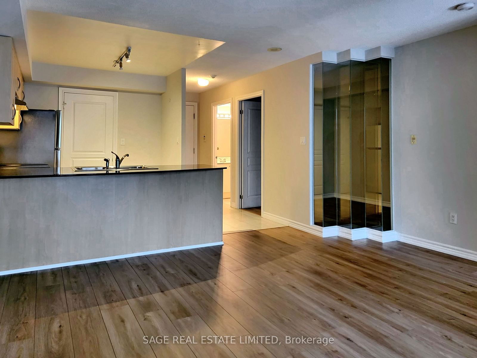 801 Bay St, unit 1505 for rent