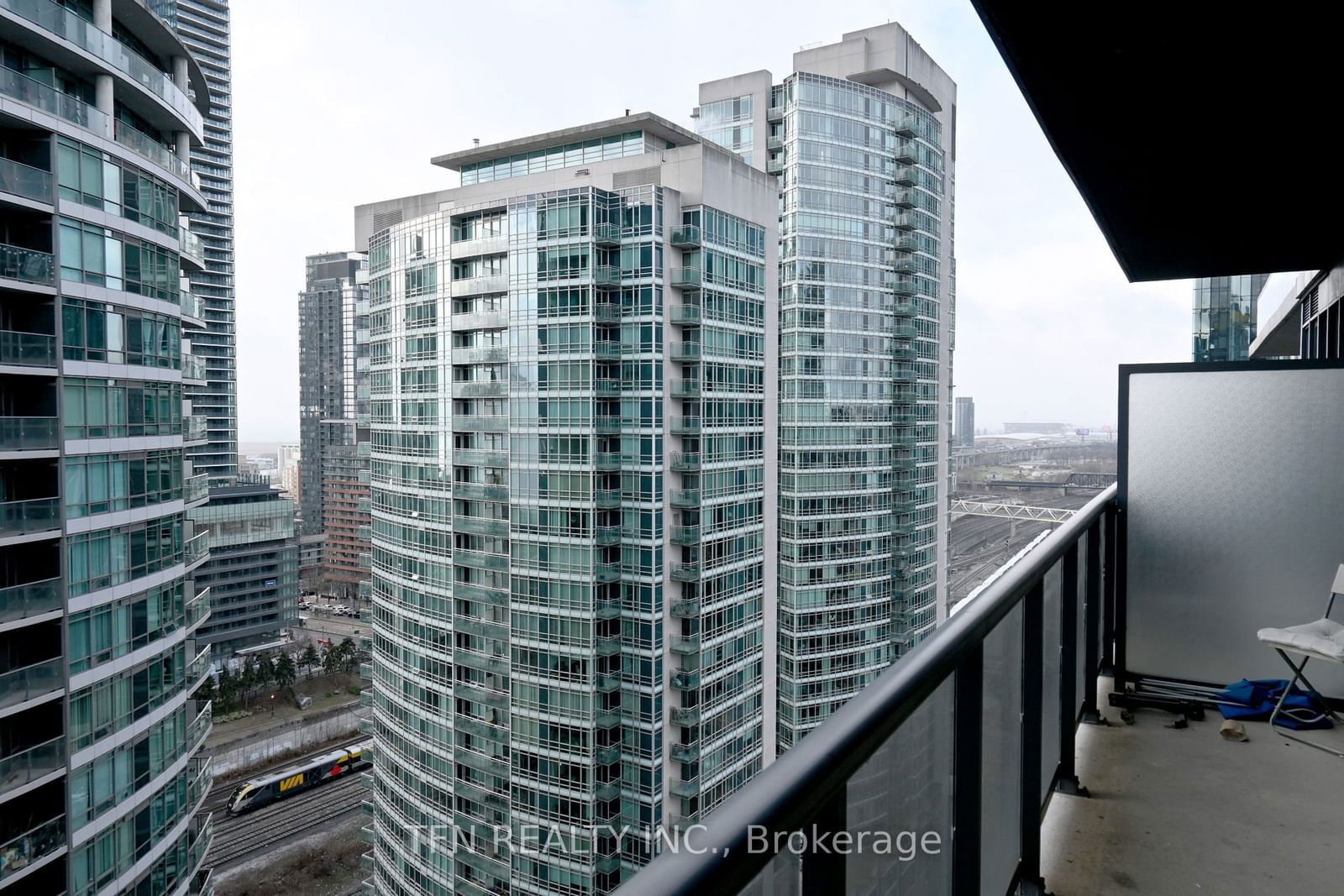 352 Front St W, unit 2103 for rent