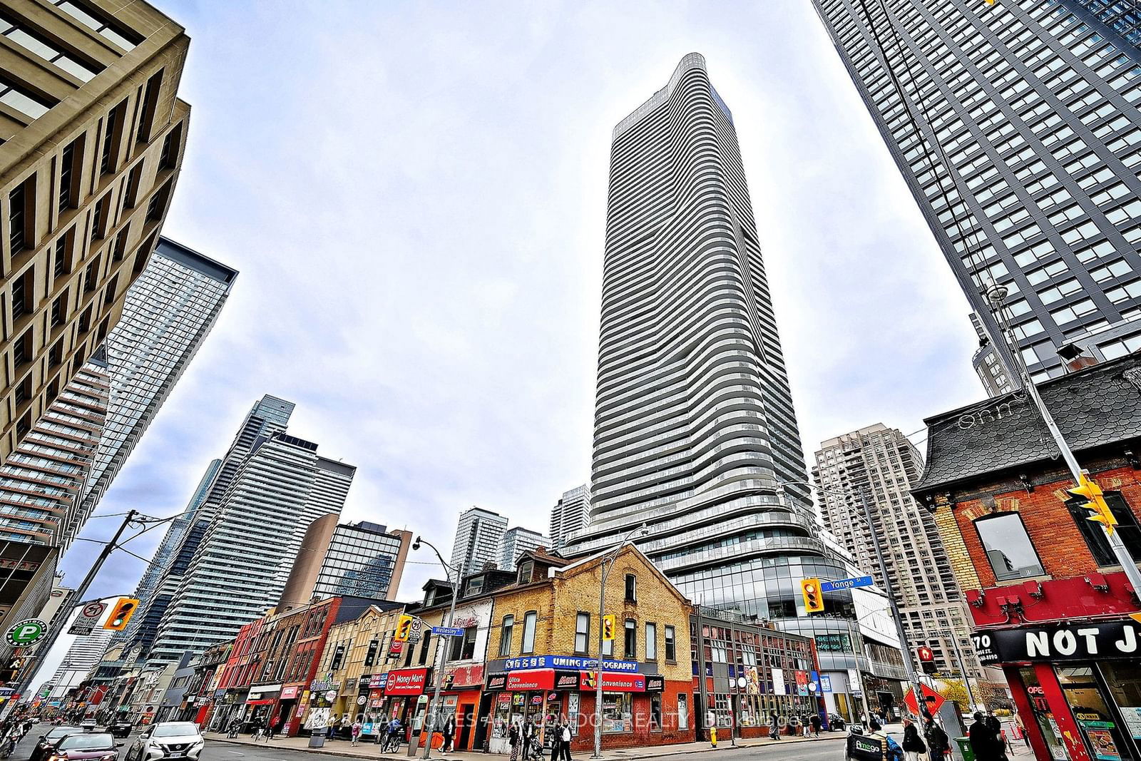 11 Wellesley St W, unit 4609 for rent