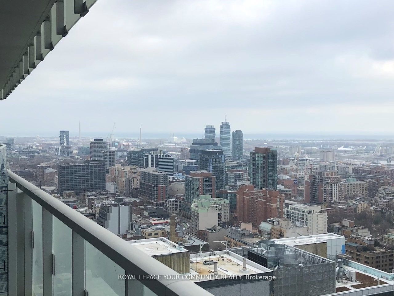 197 Yonge St, unit 3007 for rent