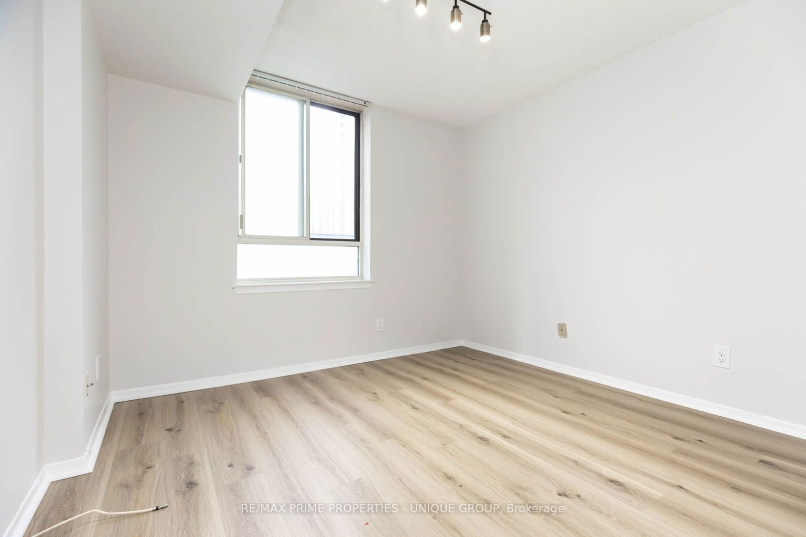 633 Bay St, unit 606 for sale