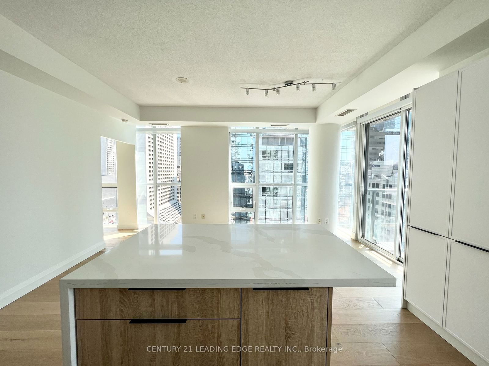 126 Simcoe St, unit 1508 for rent