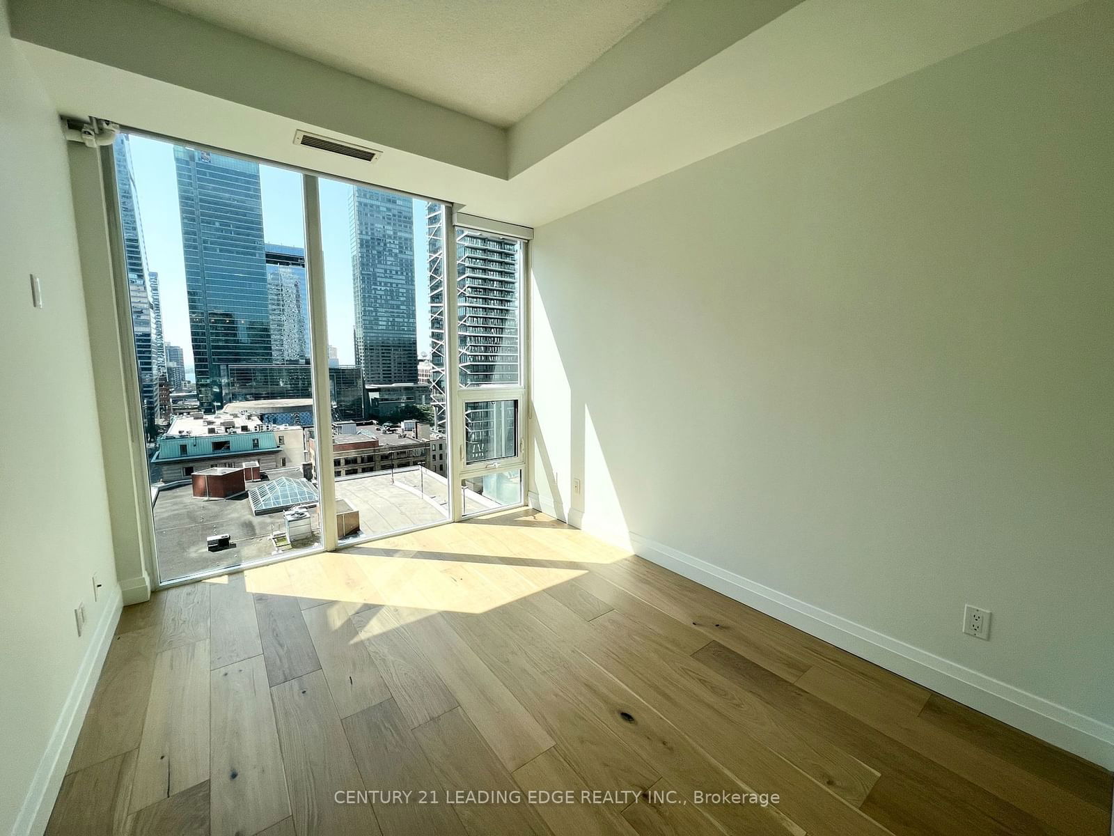 126 Simcoe St, unit 1508 for rent