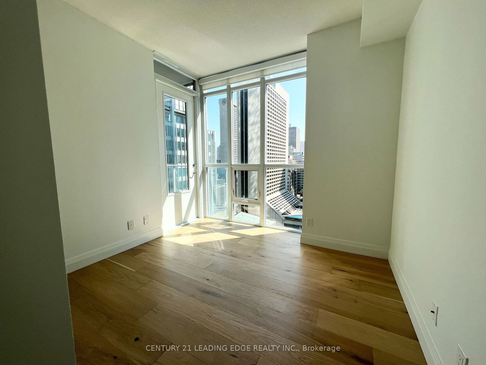 126 Simcoe St, unit 1508 for rent