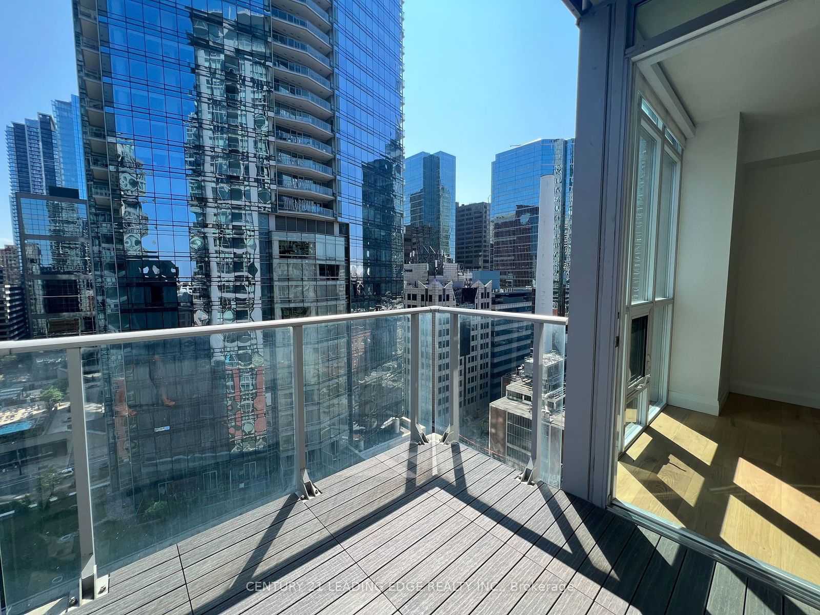 126 Simcoe St, unit 1508 for rent