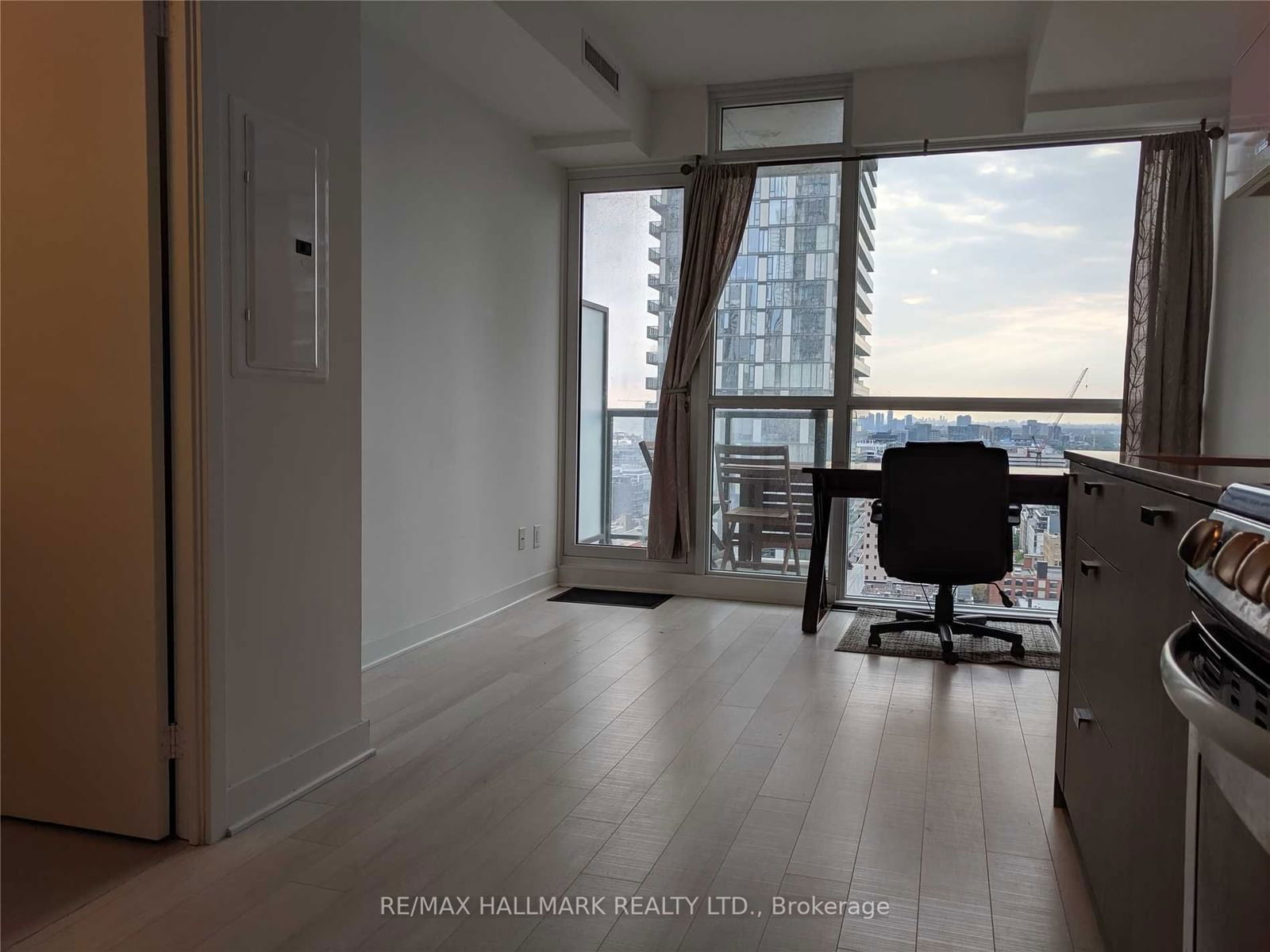 290 Adelaide St W, unit 2403 for rent