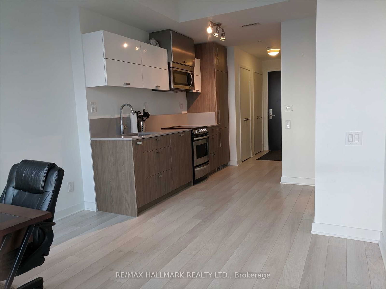 290 Adelaide St W, unit 2403 for rent