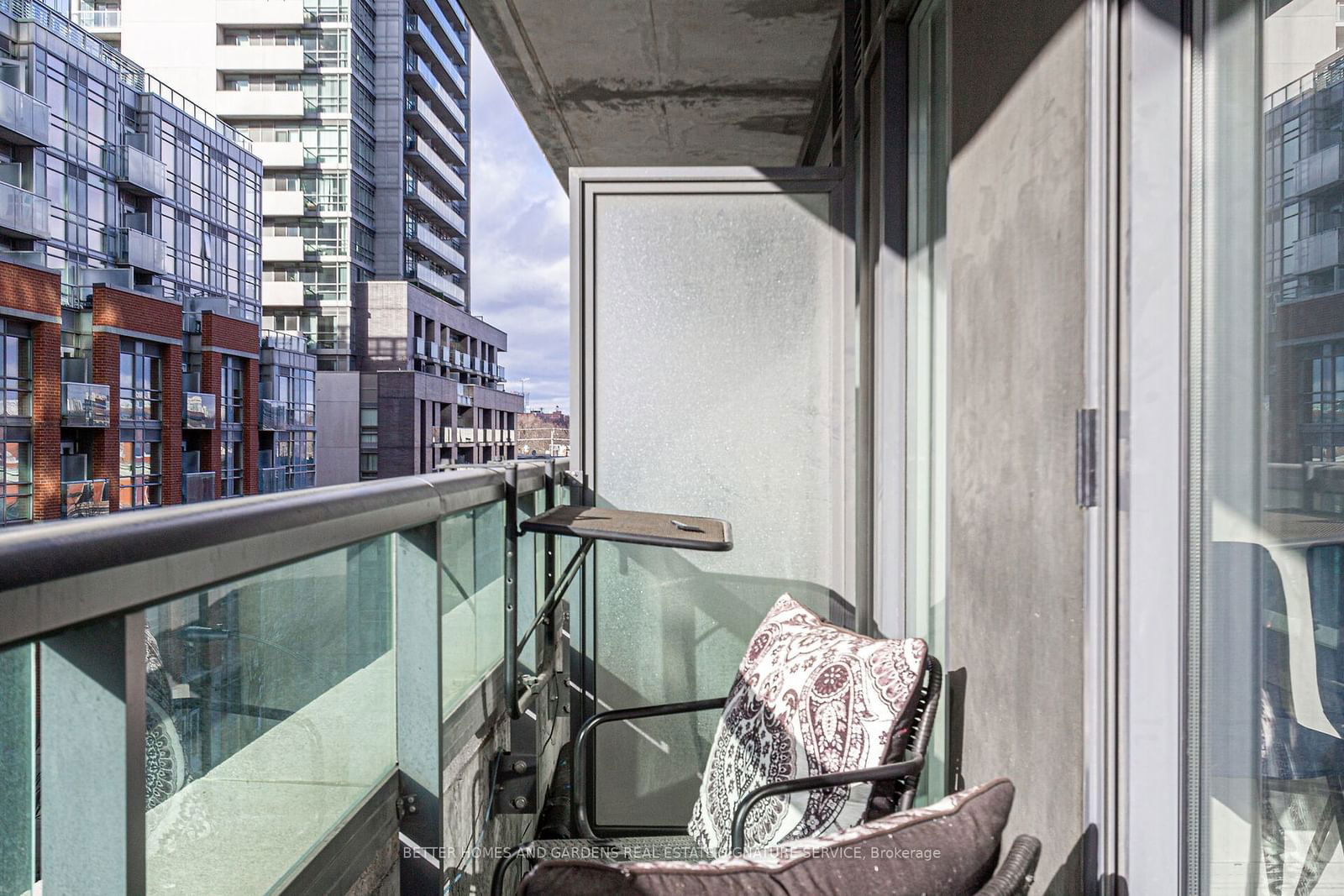 36 Lisgar St, unit 515 for rent