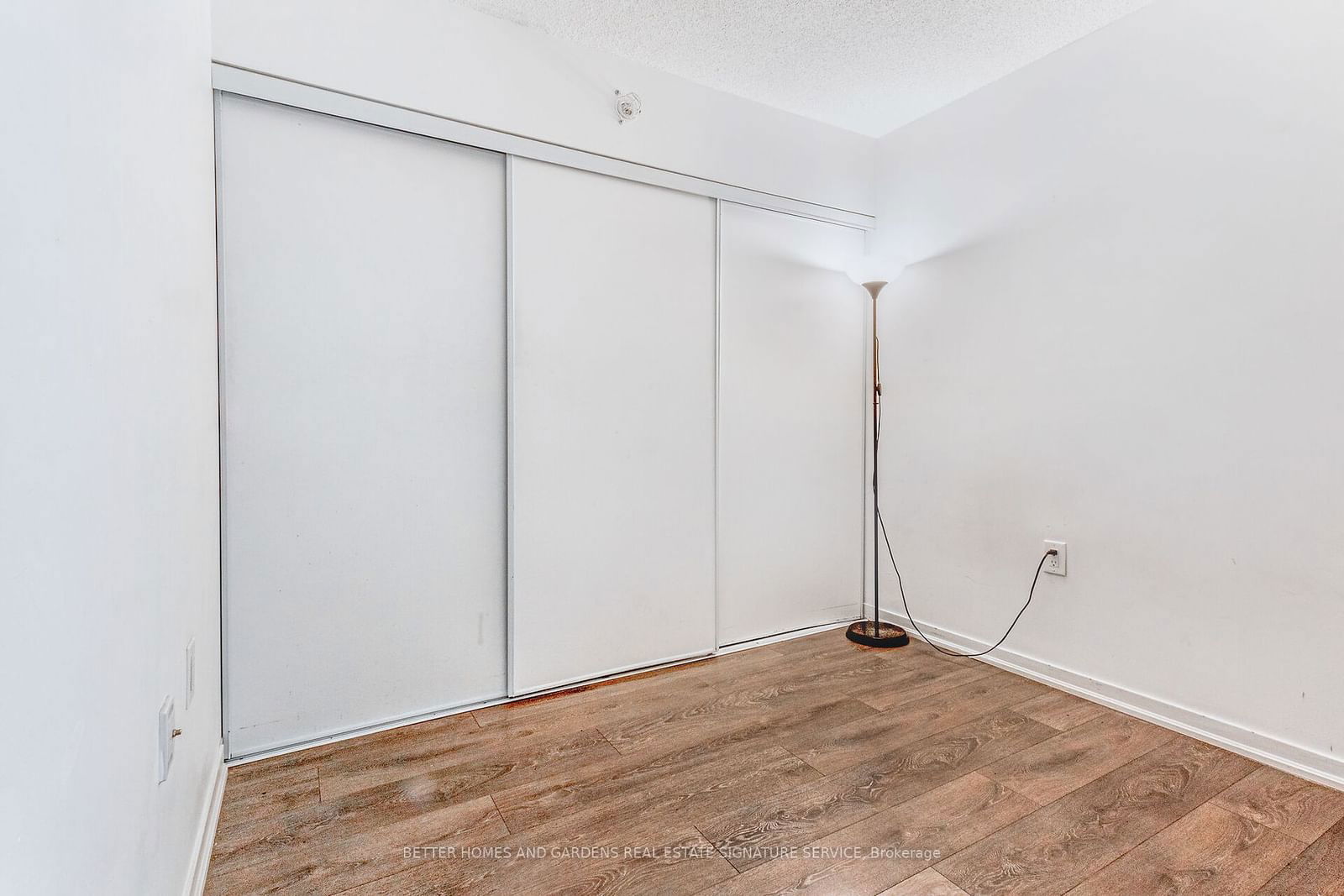 36 Lisgar St, unit 515 for rent