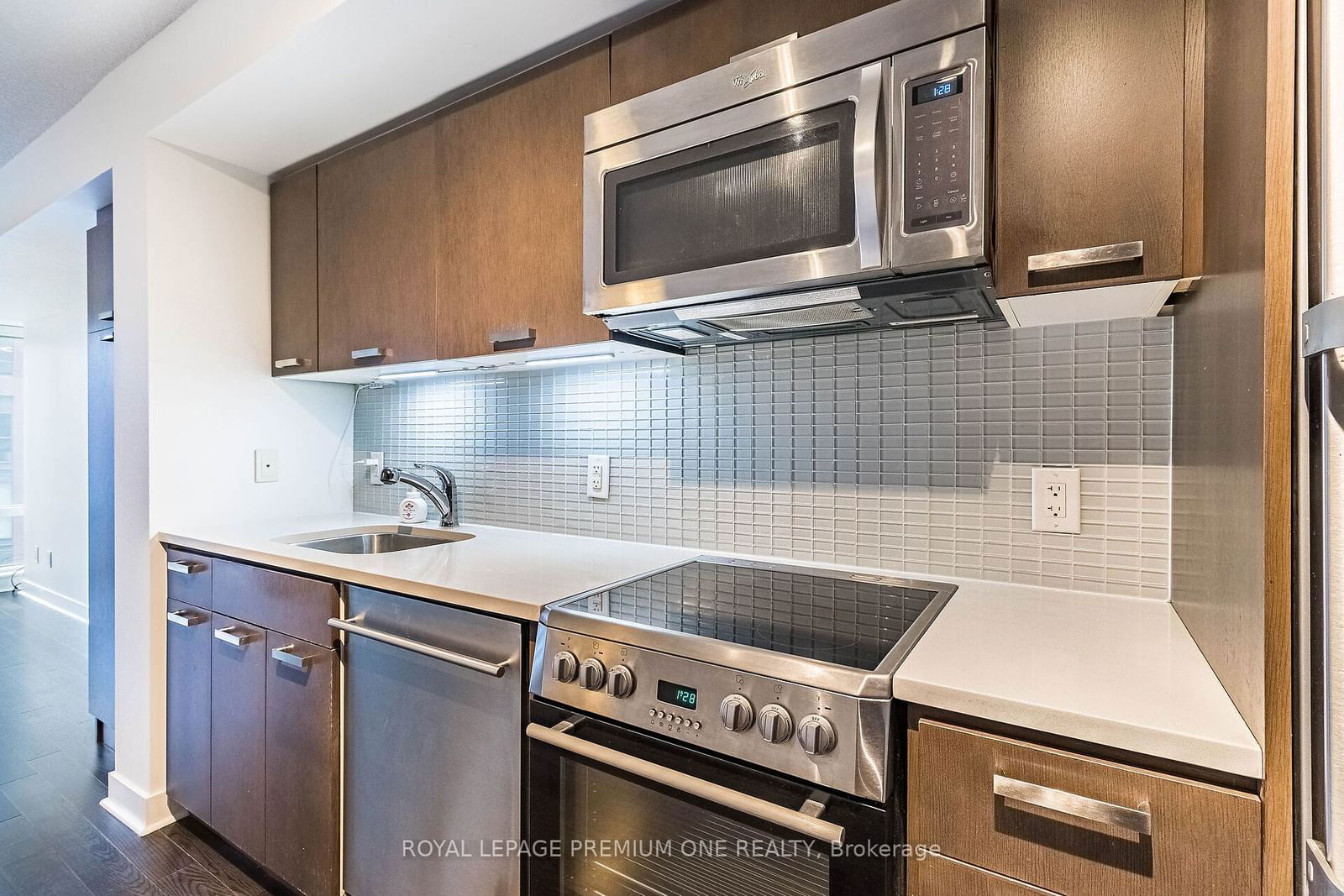 295 Adelaide St, unit 606 for sale