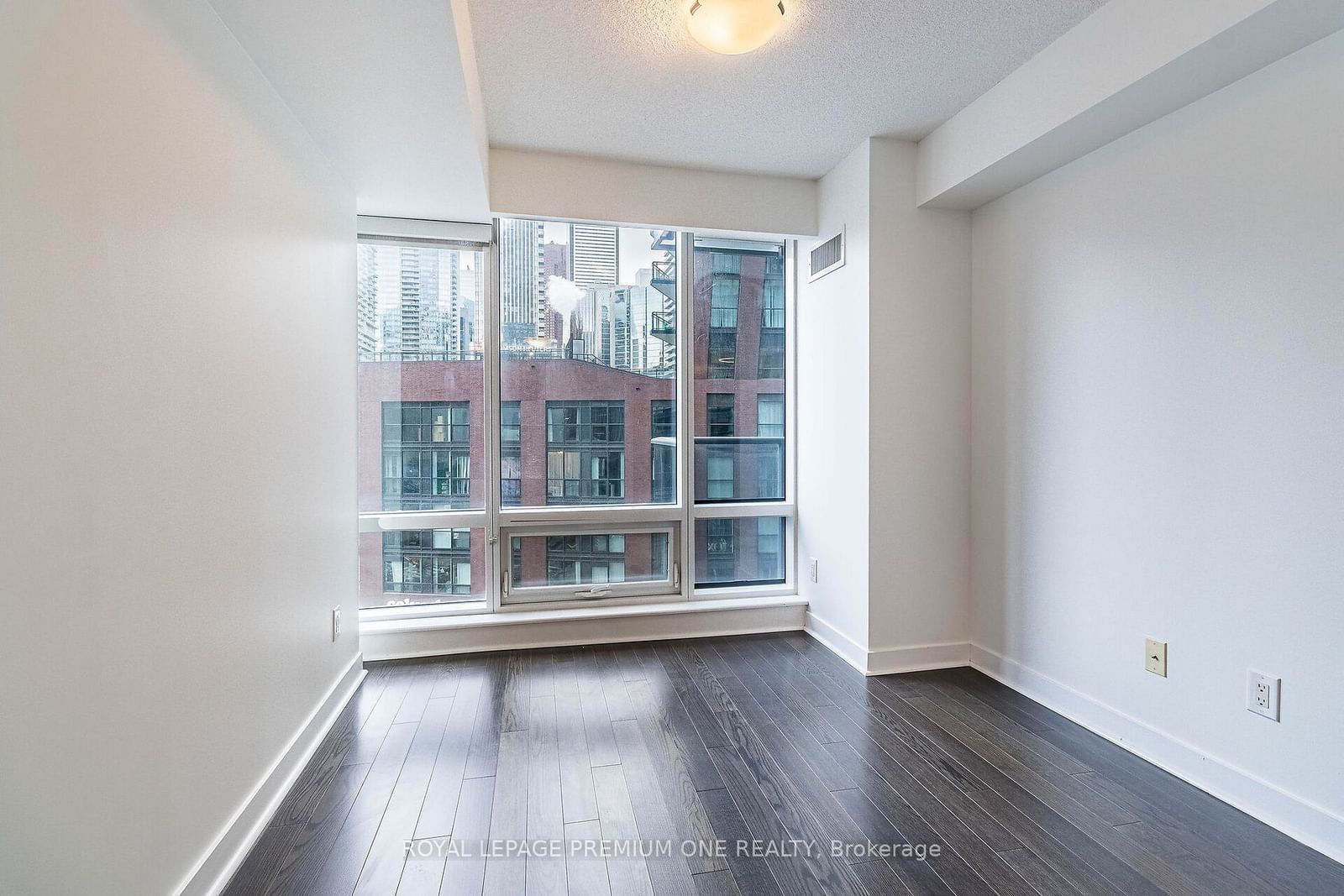 295 Adelaide St, unit 606 for sale