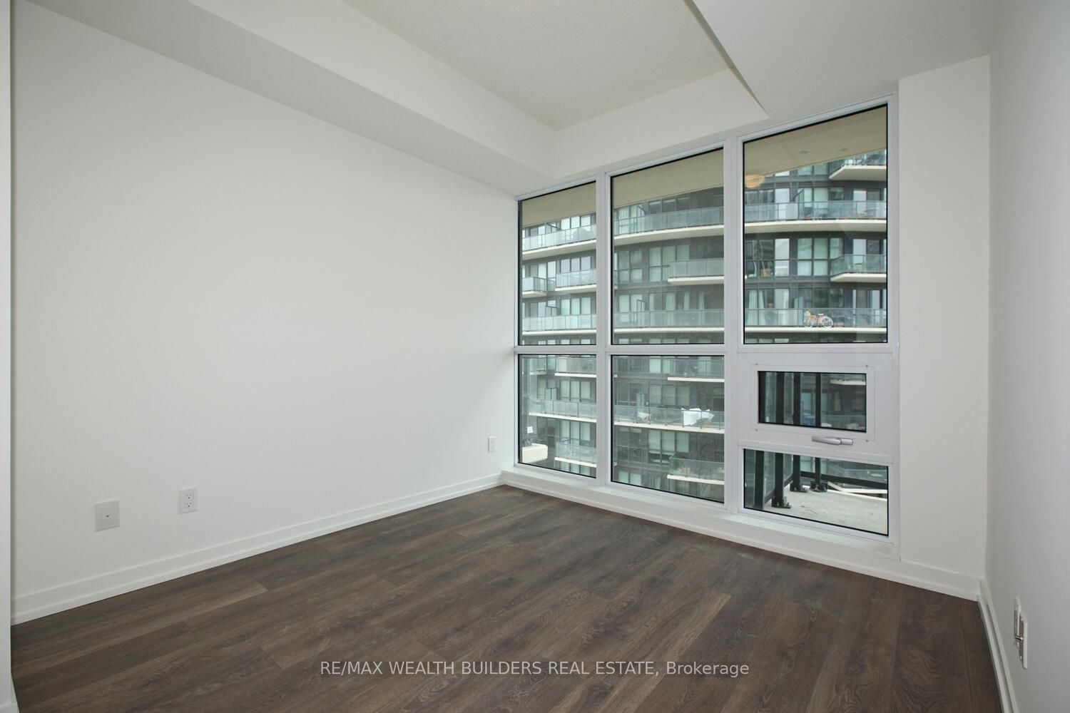 49 East Liberty St, unit 909 for rent