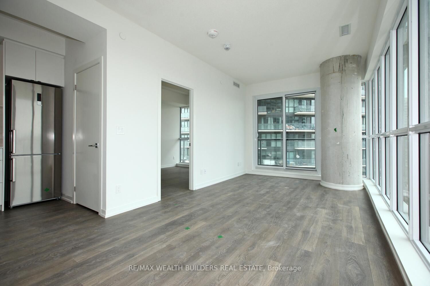 49 East Liberty St, unit 909 for rent