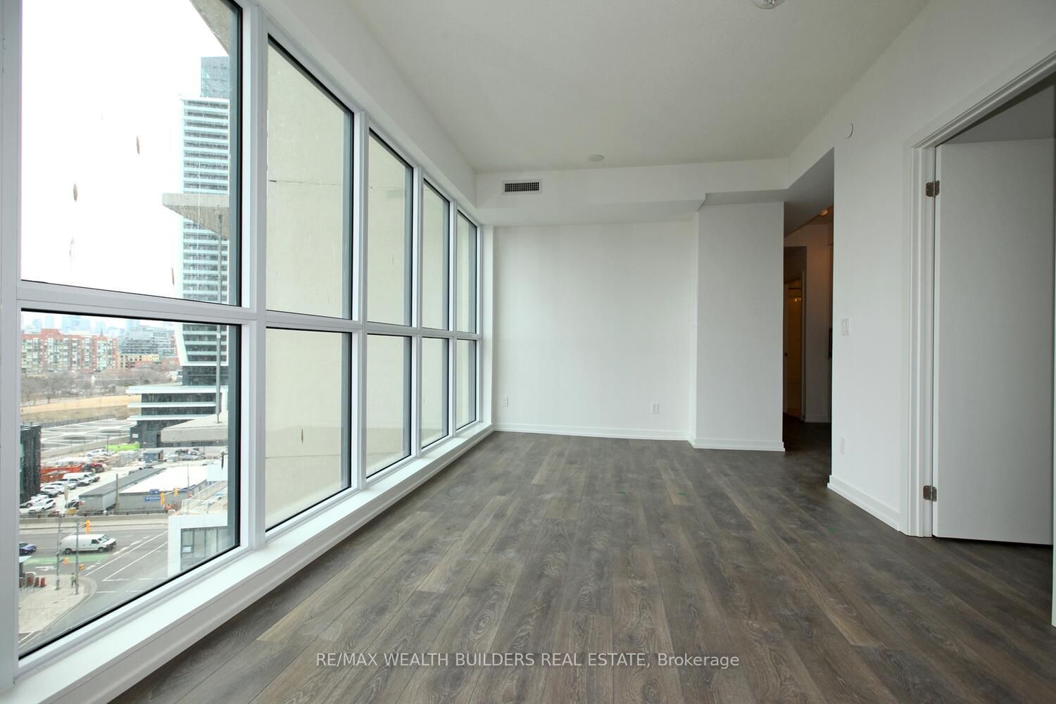 49 East Liberty St, unit 909 for rent