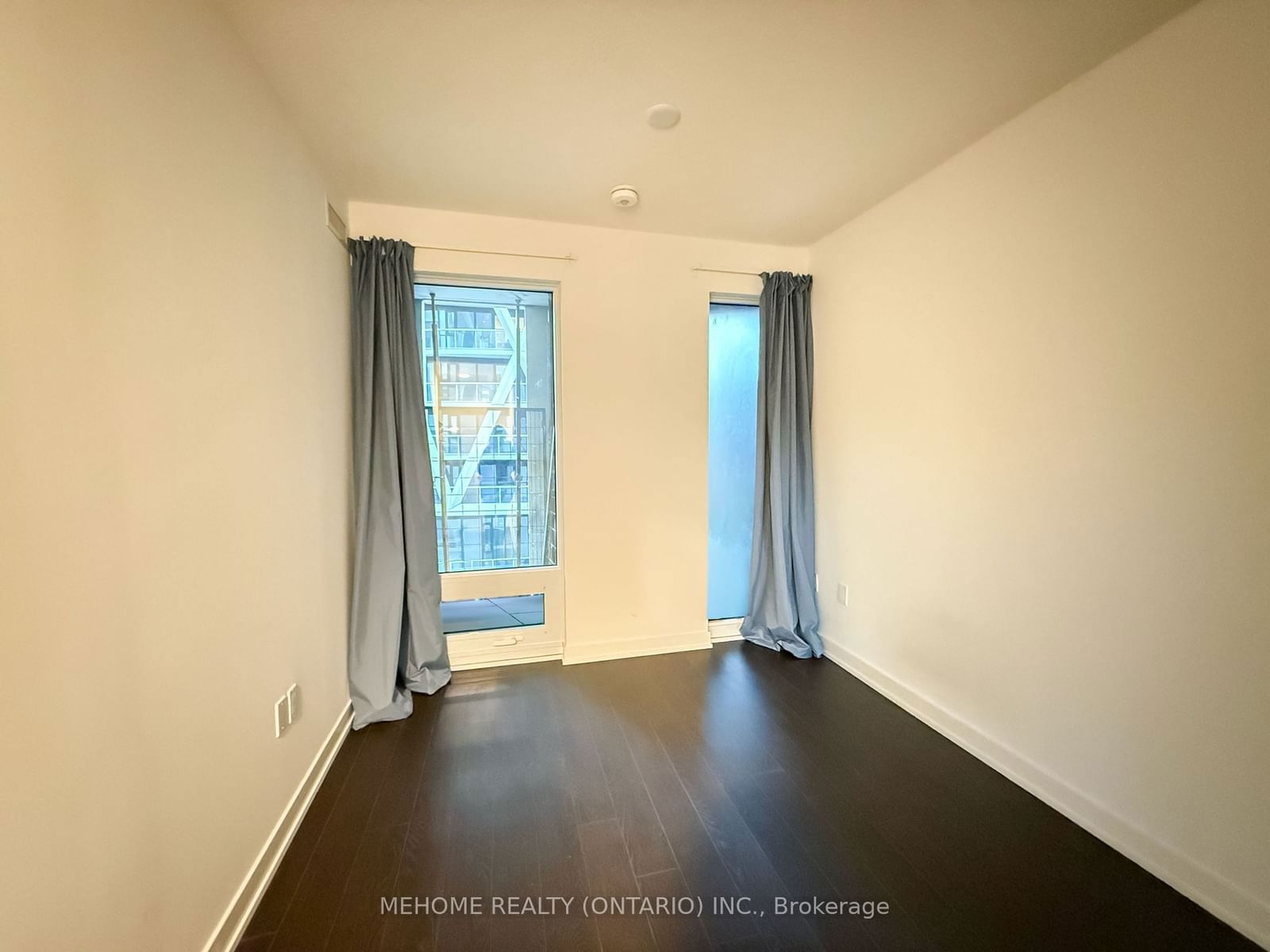 238 Simcoe St, unit 904 for rent