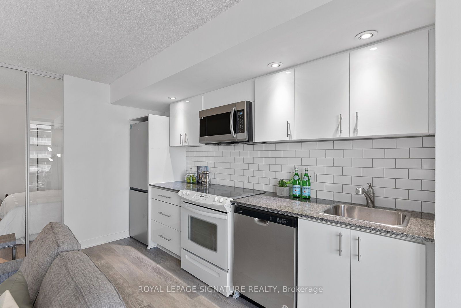 4K Spadina Ave, unit 917 for rent