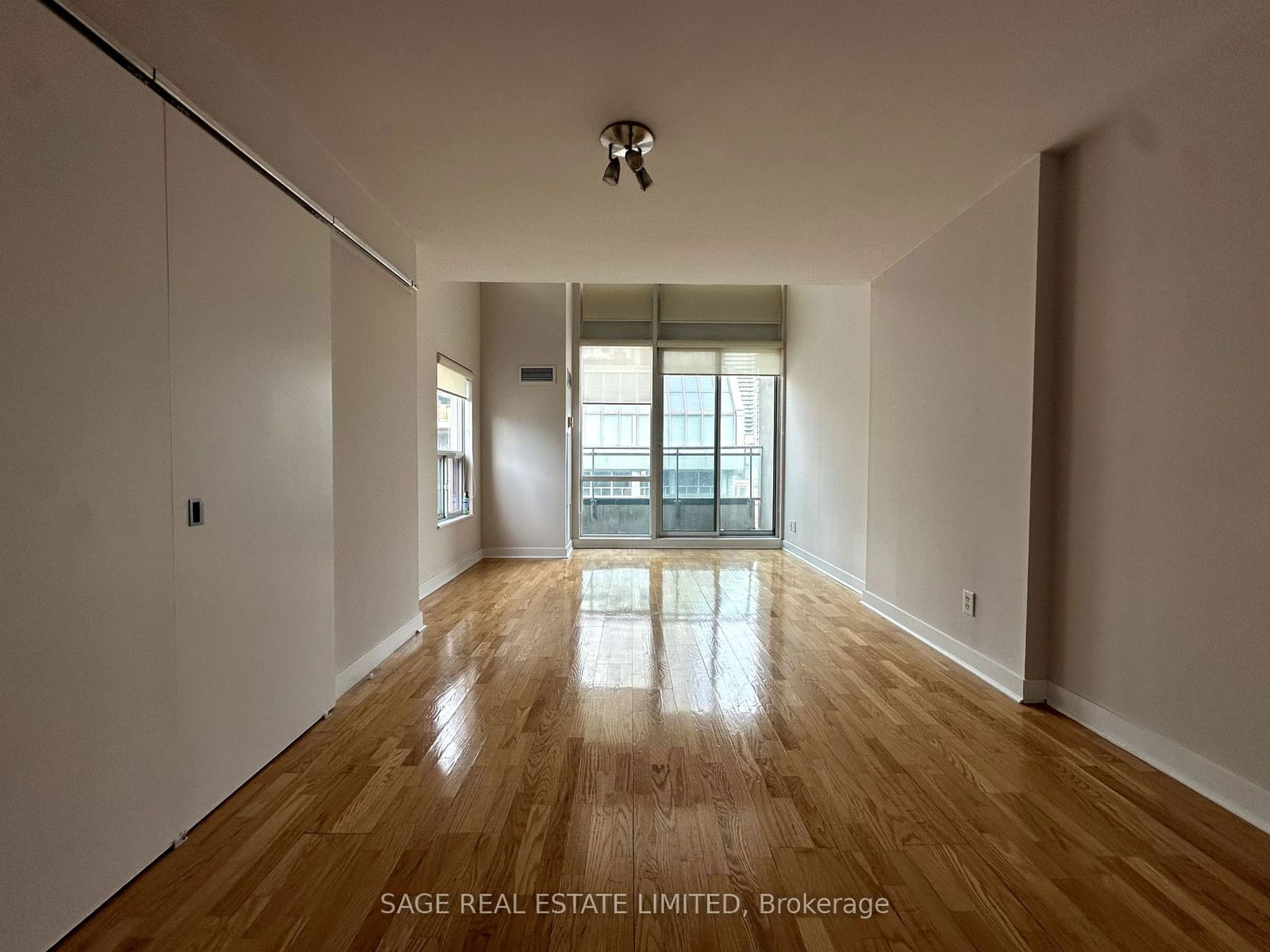 77 Lombard St, unit 901 for rent