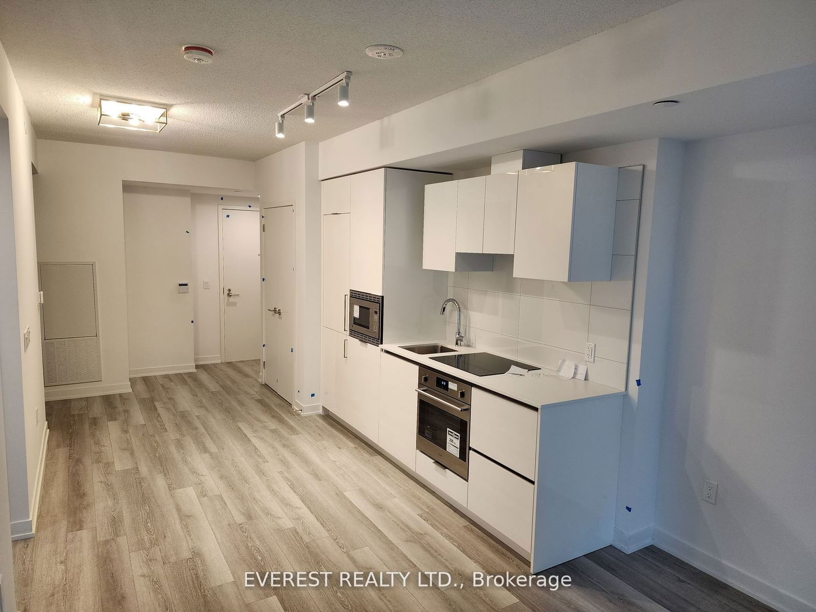 238 Simcoe St, unit 302 for rent