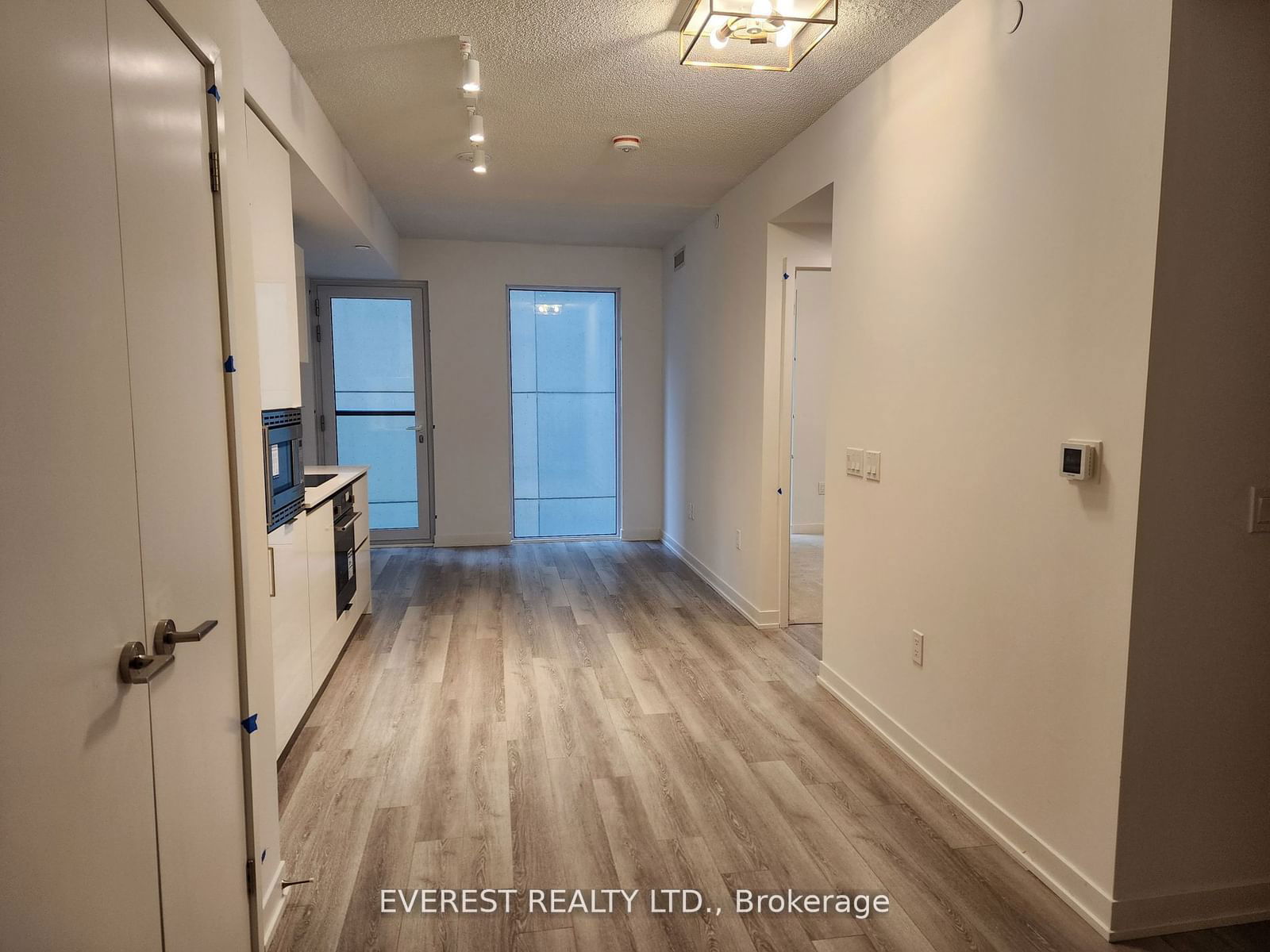 238 Simcoe St, unit 302 for rent