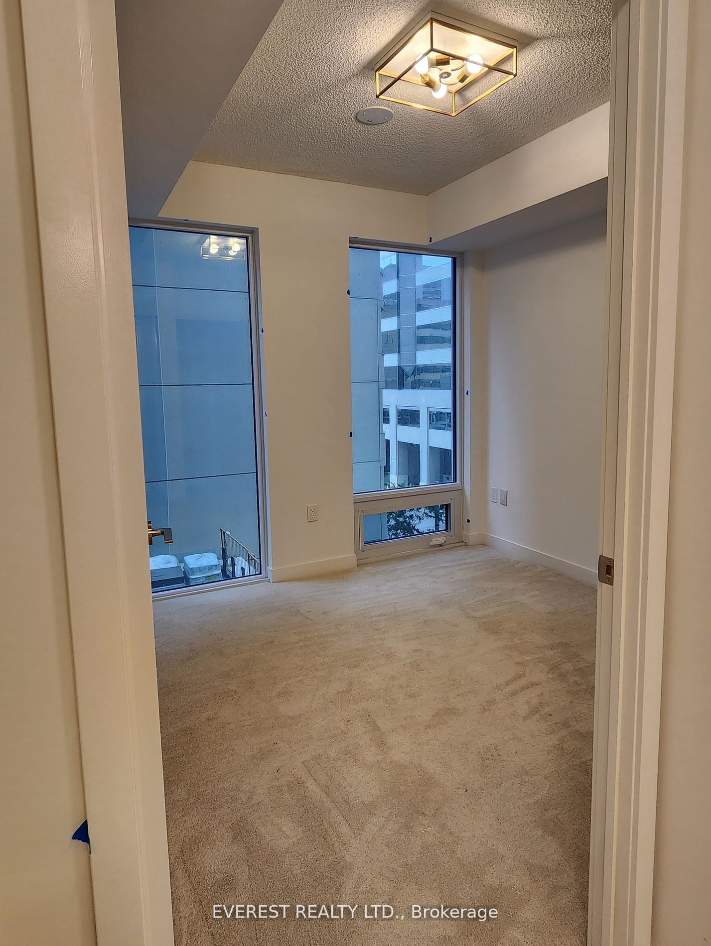 238 Simcoe St, unit 302 for rent