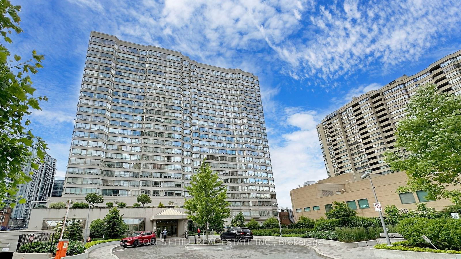 30 Greenfield Ave, unit 1114 for sale