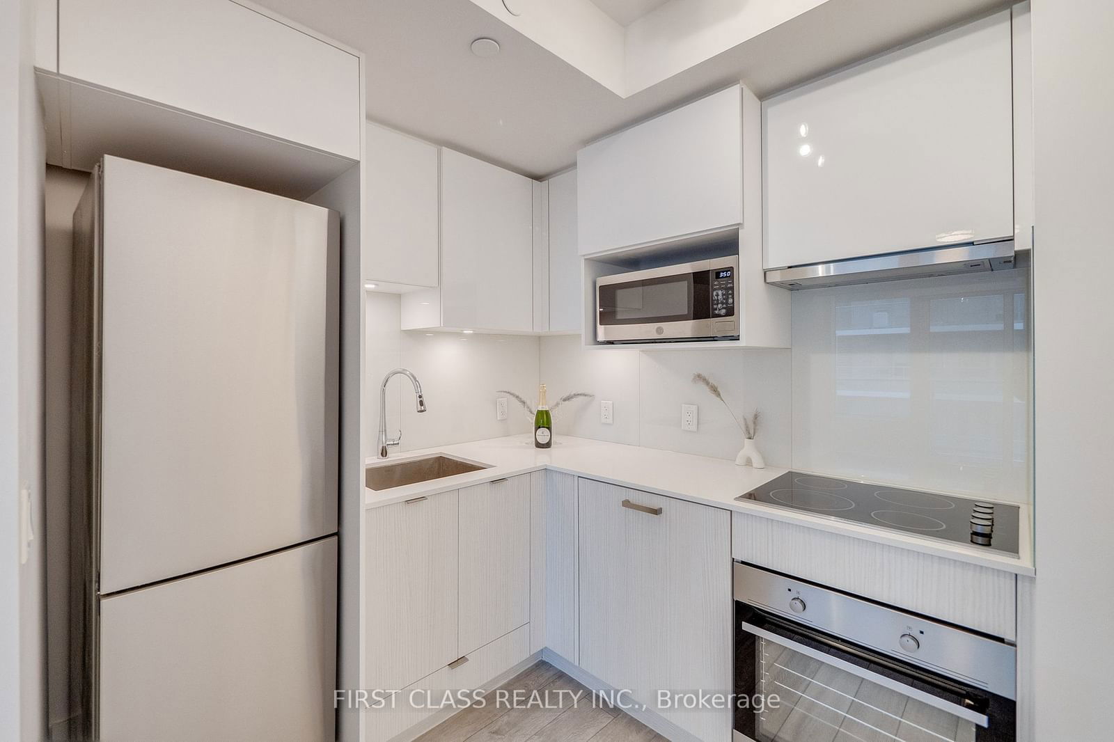 195 Redpath Ave, unit 3414 for sale