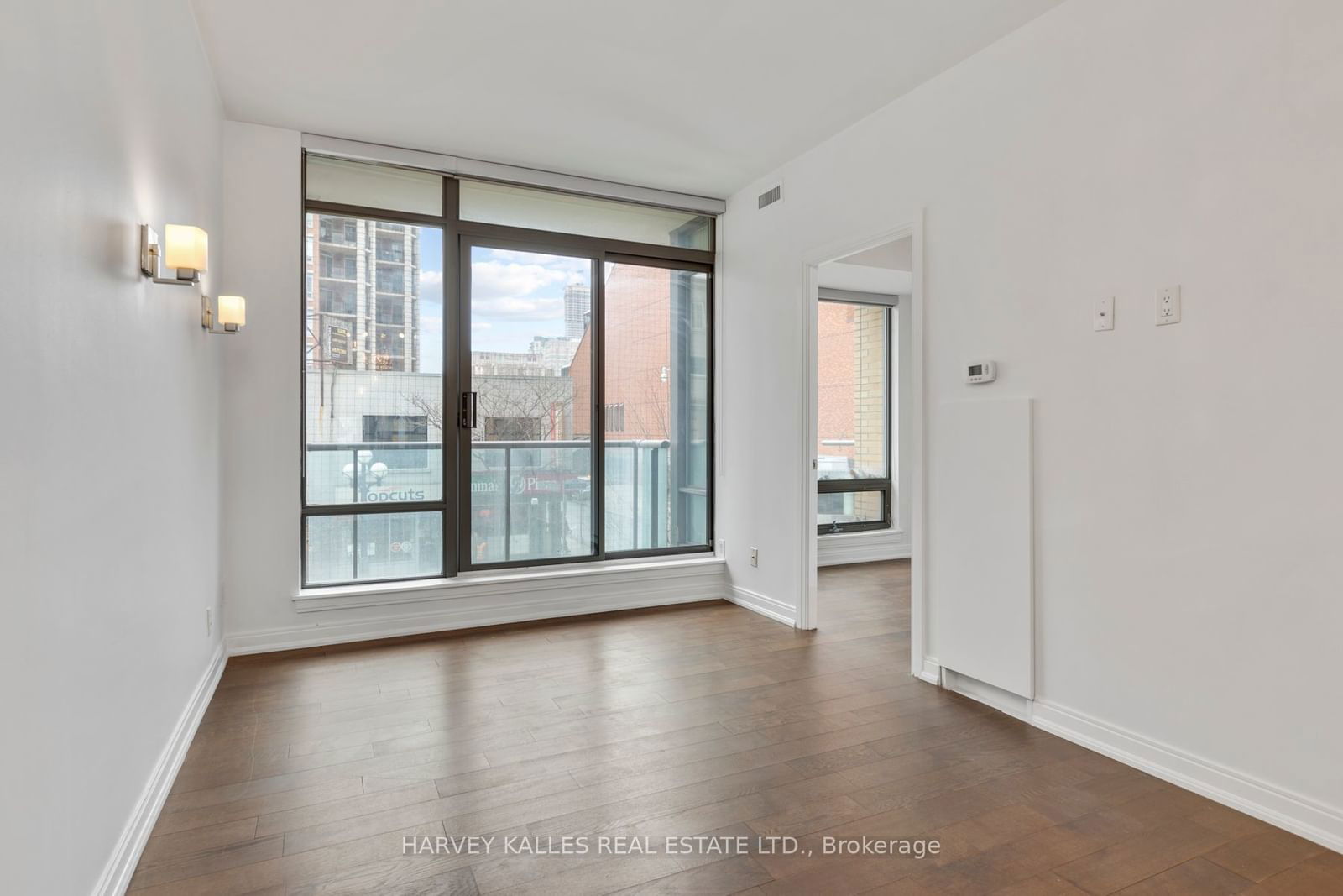 18 Yorkville Ave, unit 215 for rent