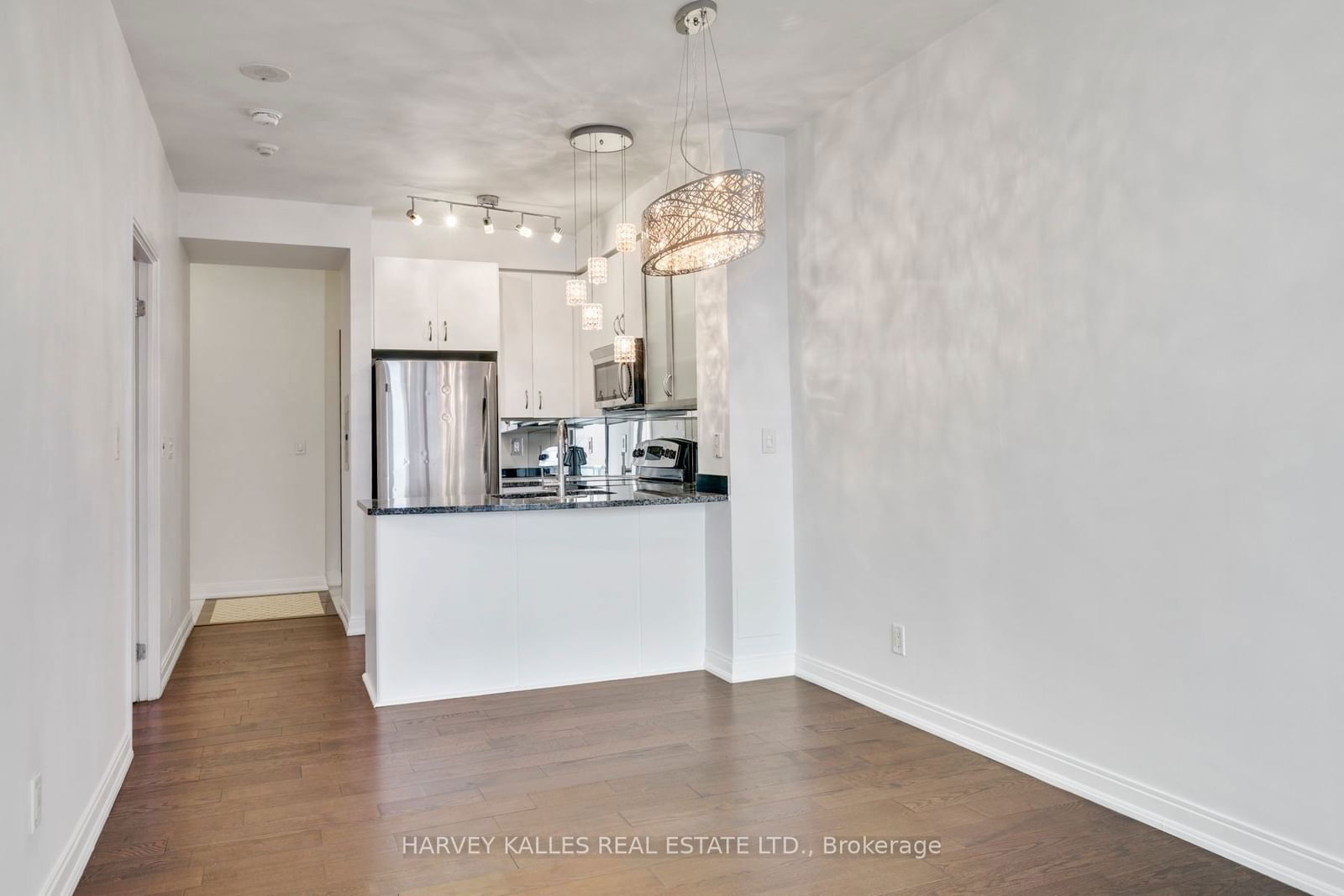 18 Yorkville Ave, unit 215 for rent