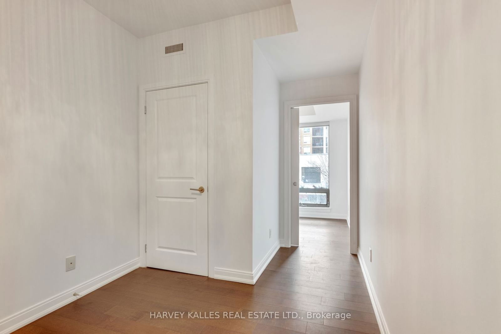 18 Yorkville Ave, unit 215 for rent