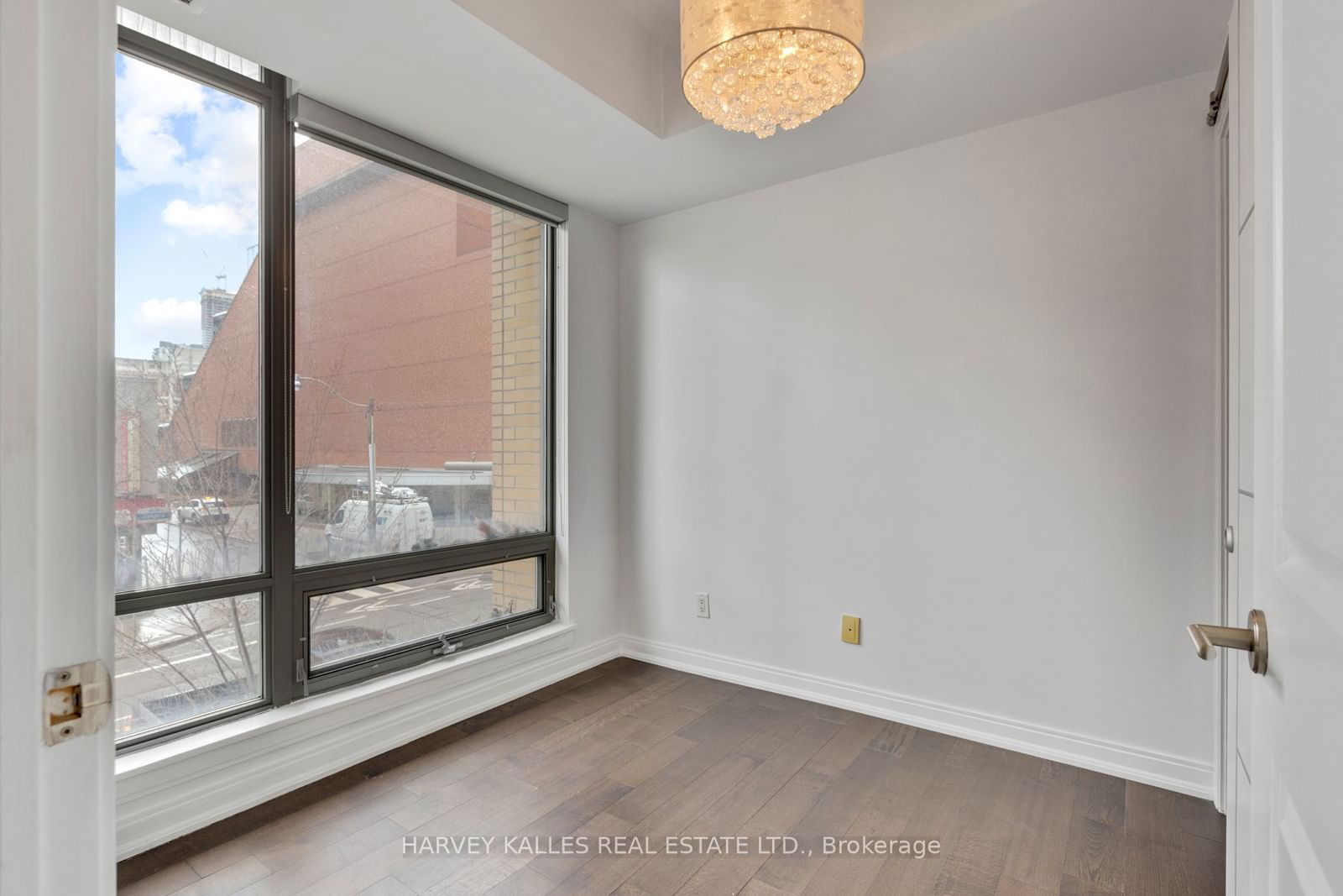 18 Yorkville Ave, unit 215 for rent